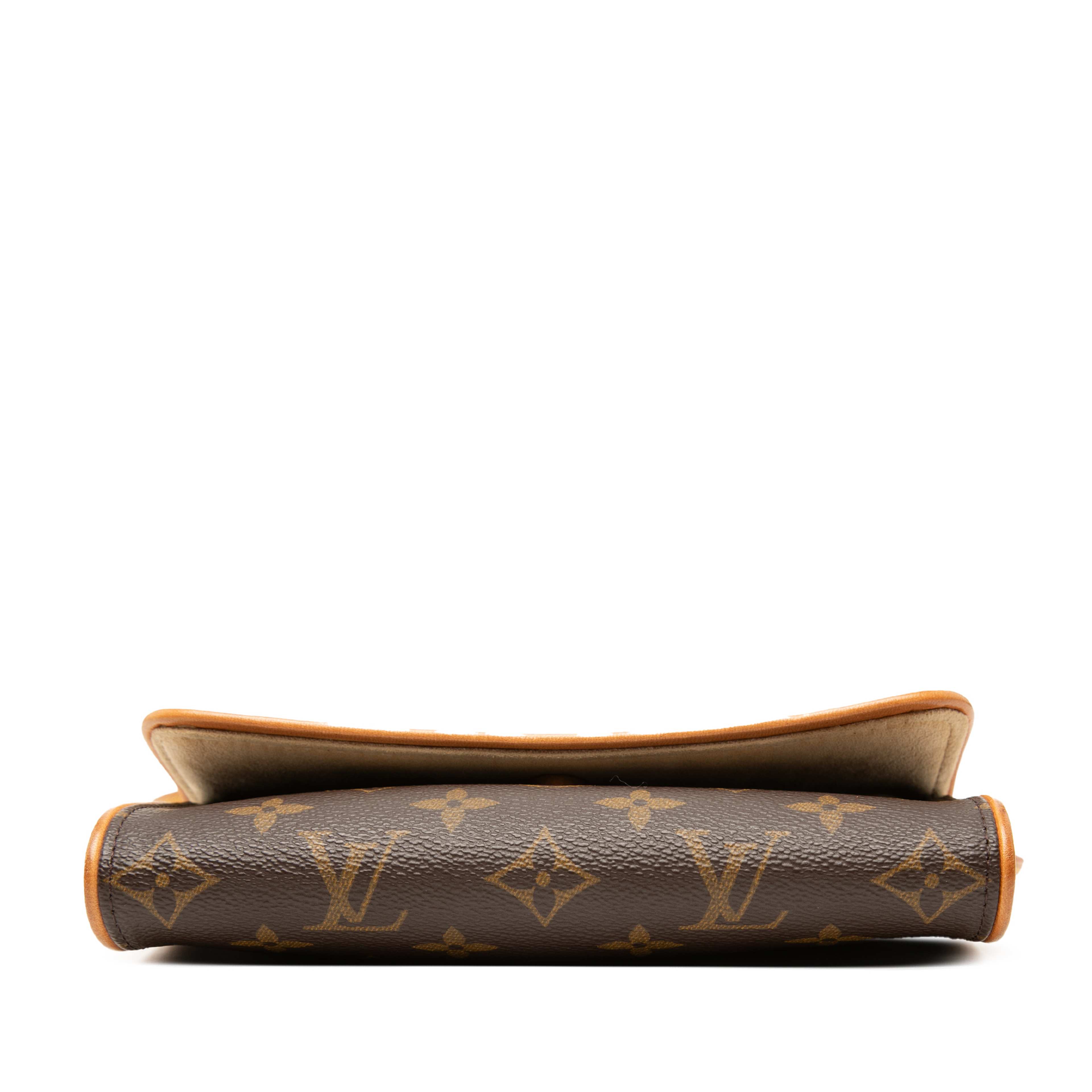 Louis Vuitton Monogram Pochette Twin Pm, från Luxclusif, i färgen brown. Klicka för att öppna bilden i stort format