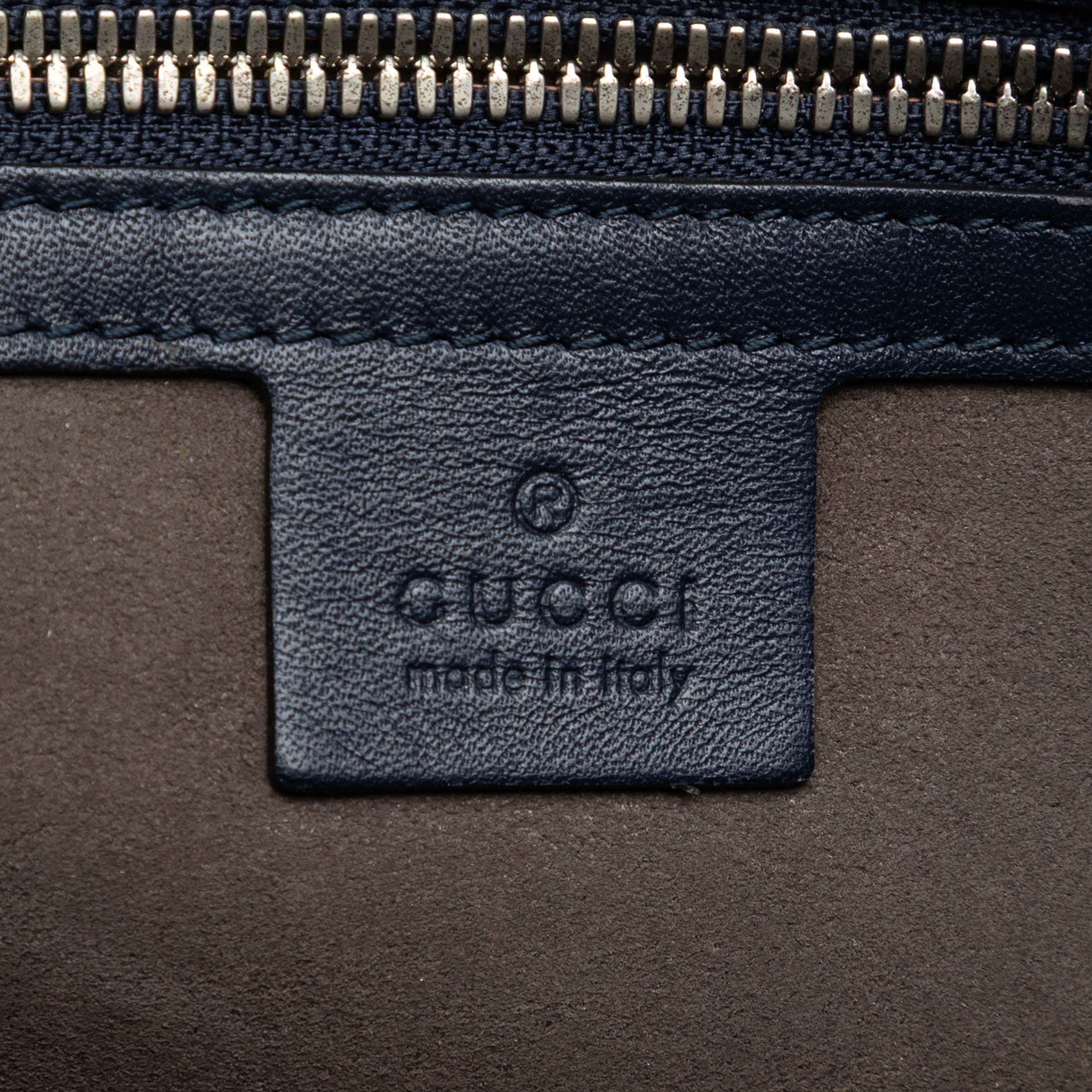 Gucci Guccissima Wristlet Clutch, från Luxclusif, i färgen navy. Klicka för att öppna bilden i stort format