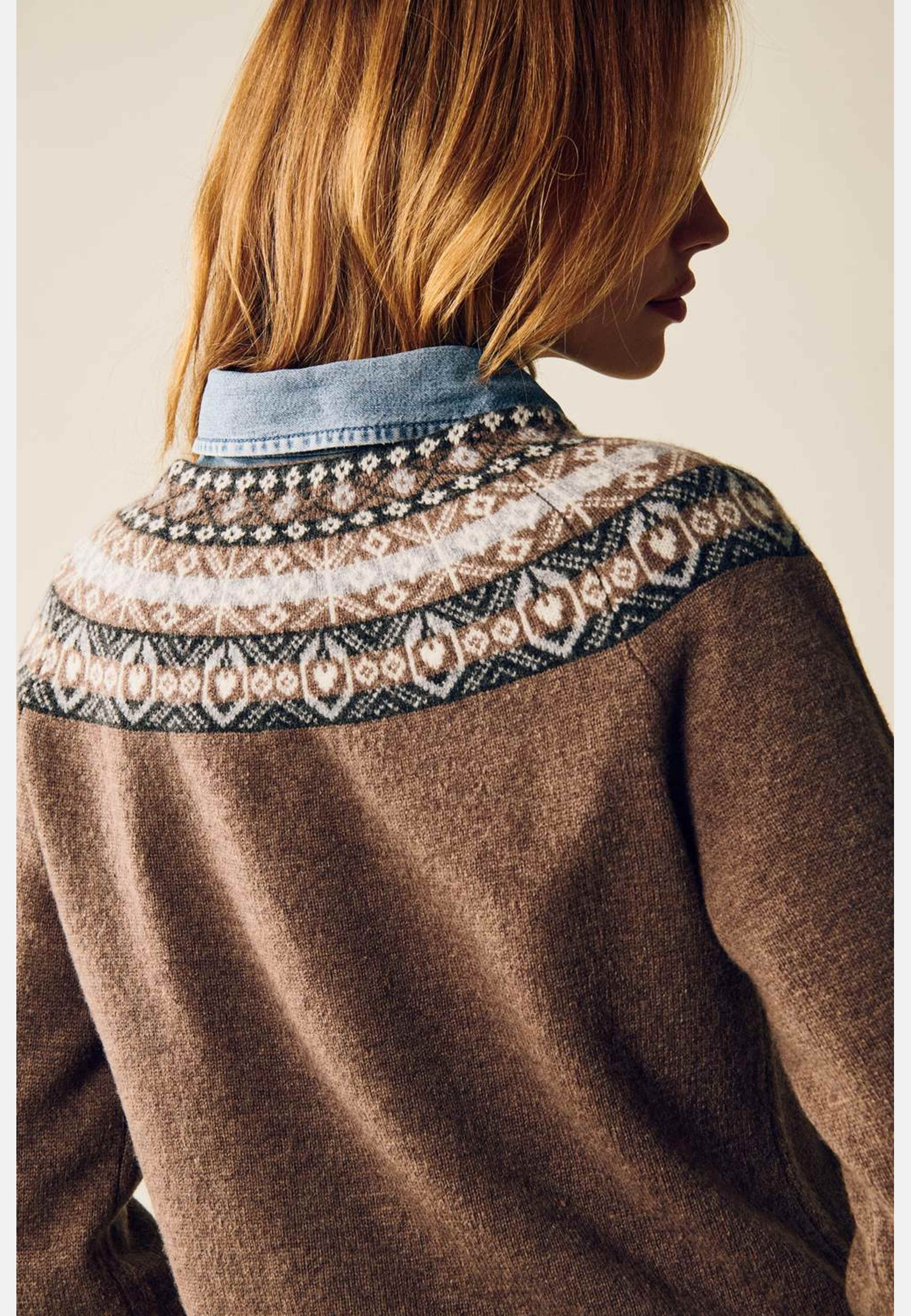 Vera Jumper, från Jumperfabriken, i färgen brown. Klicka för att öppna bilden i stort format
