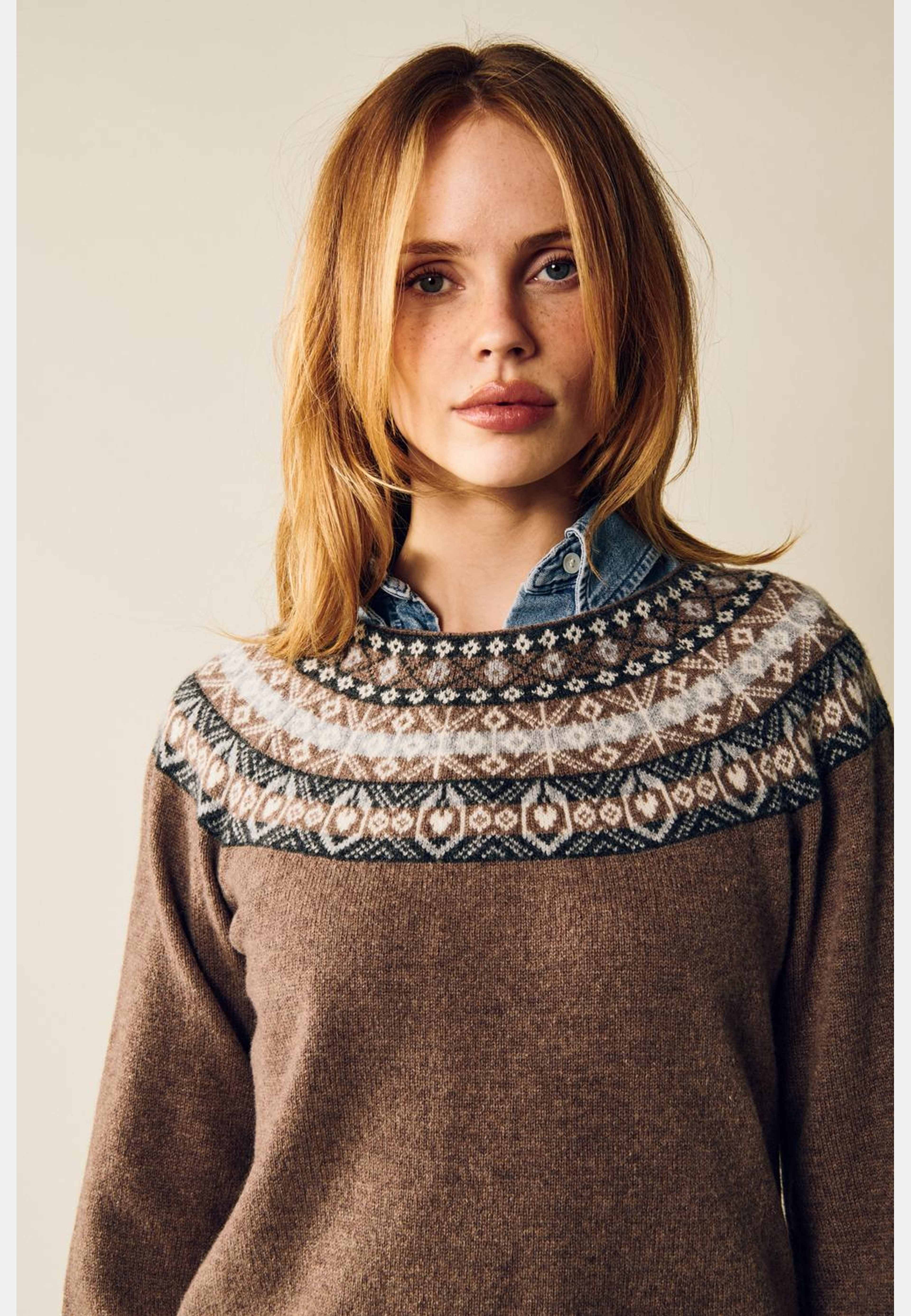 Vera Jumper, från Jumperfabriken, i färgen brown. Klicka för att öppna bilden i stort format