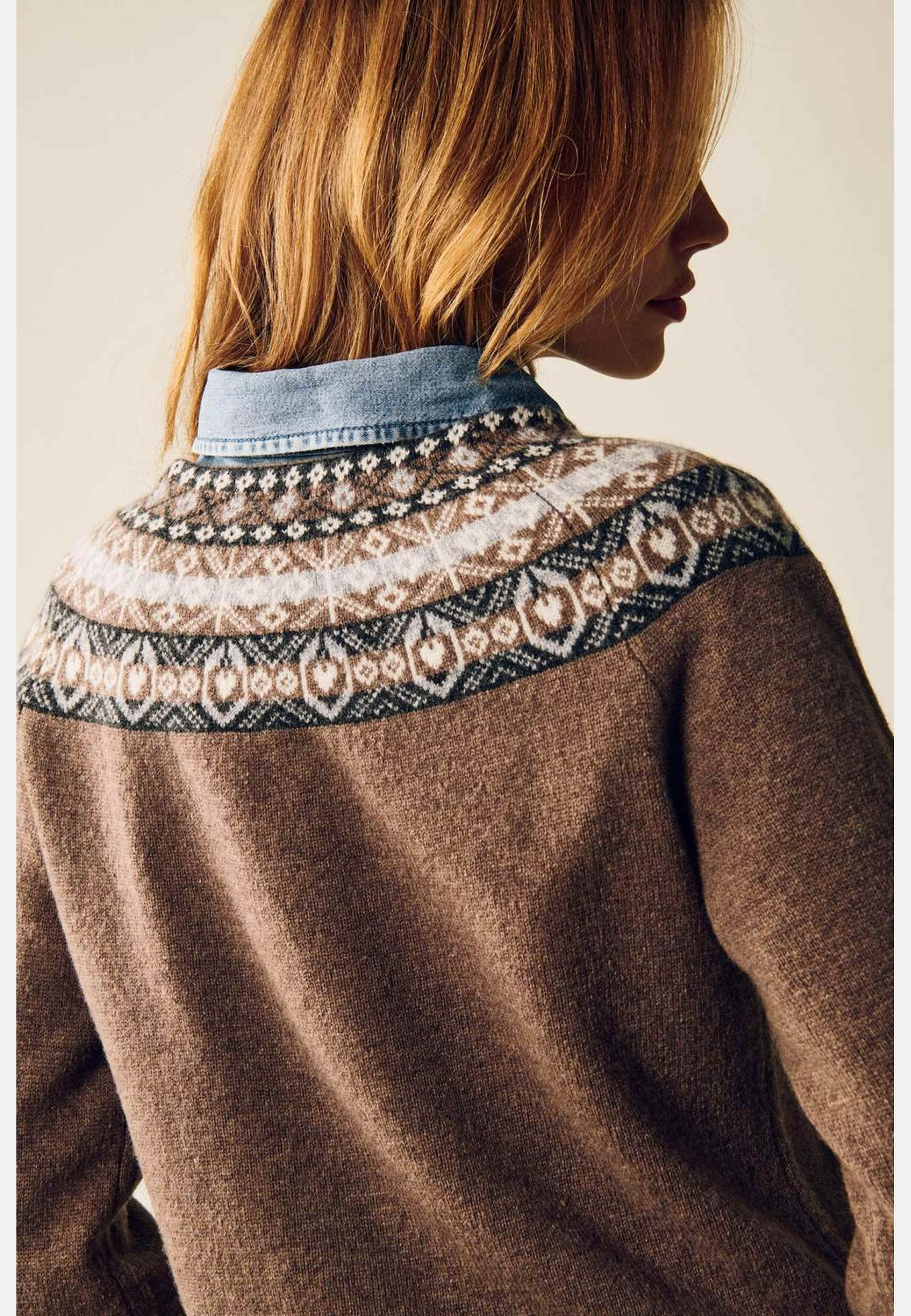 Vera Jumper, från Jumperfabriken, i färgen brown. Klicka för att öppna bilden i stort format