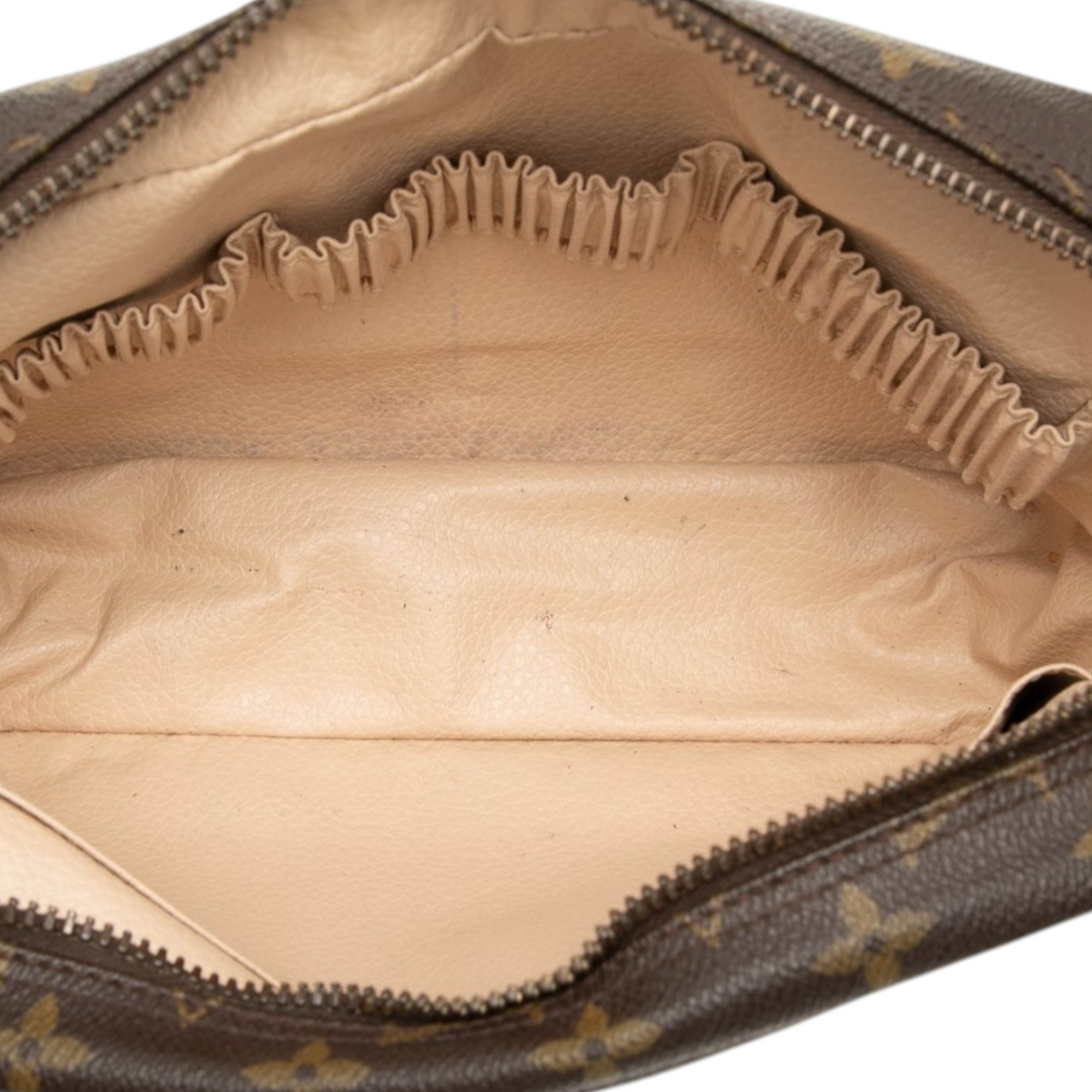 Louis Vuitton Monogram Trousse Toilette 23, från Luxclusif, i färgen brown. Klicka för att öppna bilden i stort format