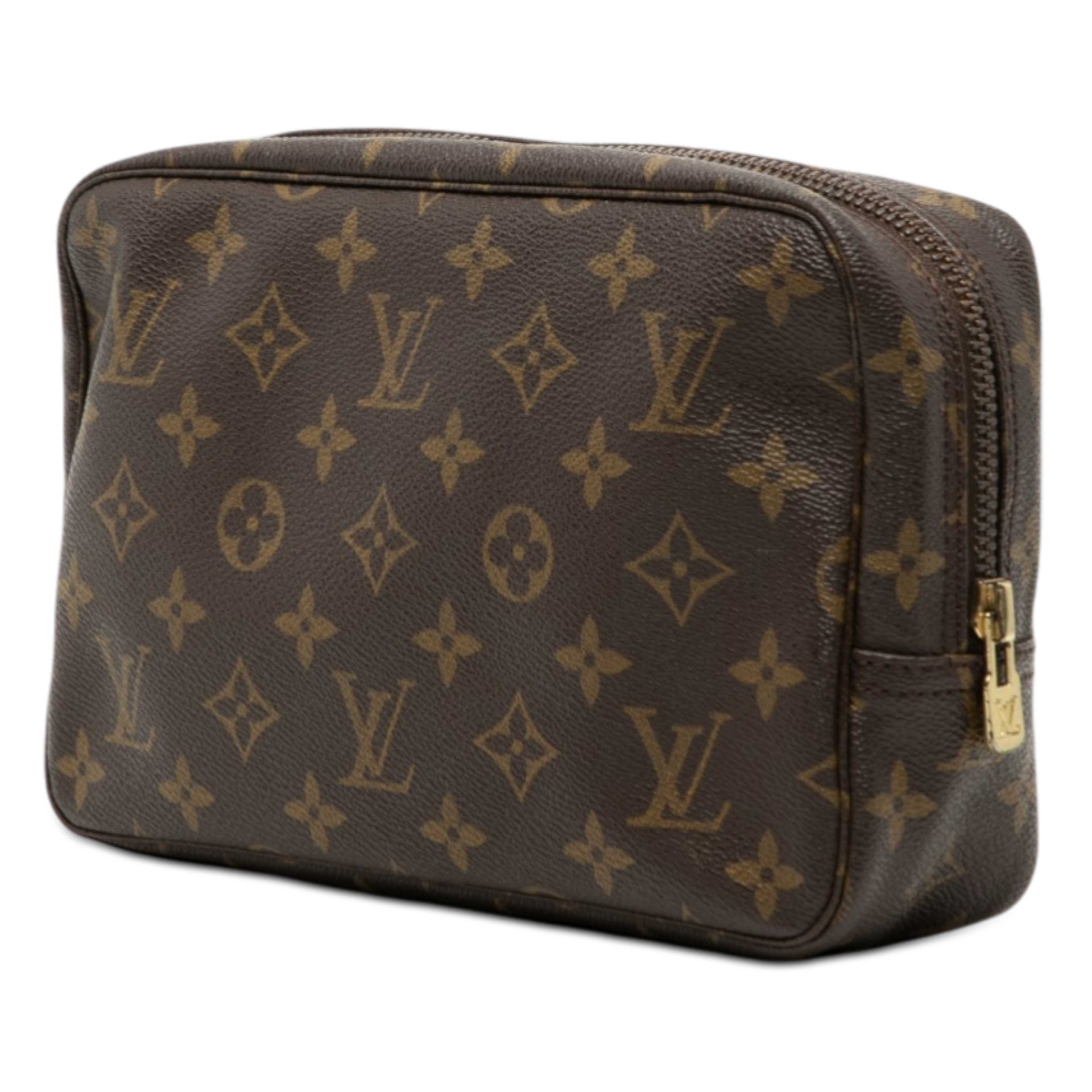 Louis Vuitton Monogram Trousse Toilette 23, från Luxclusif, i färgen brun. Klicka för att öppna bilden i stort format