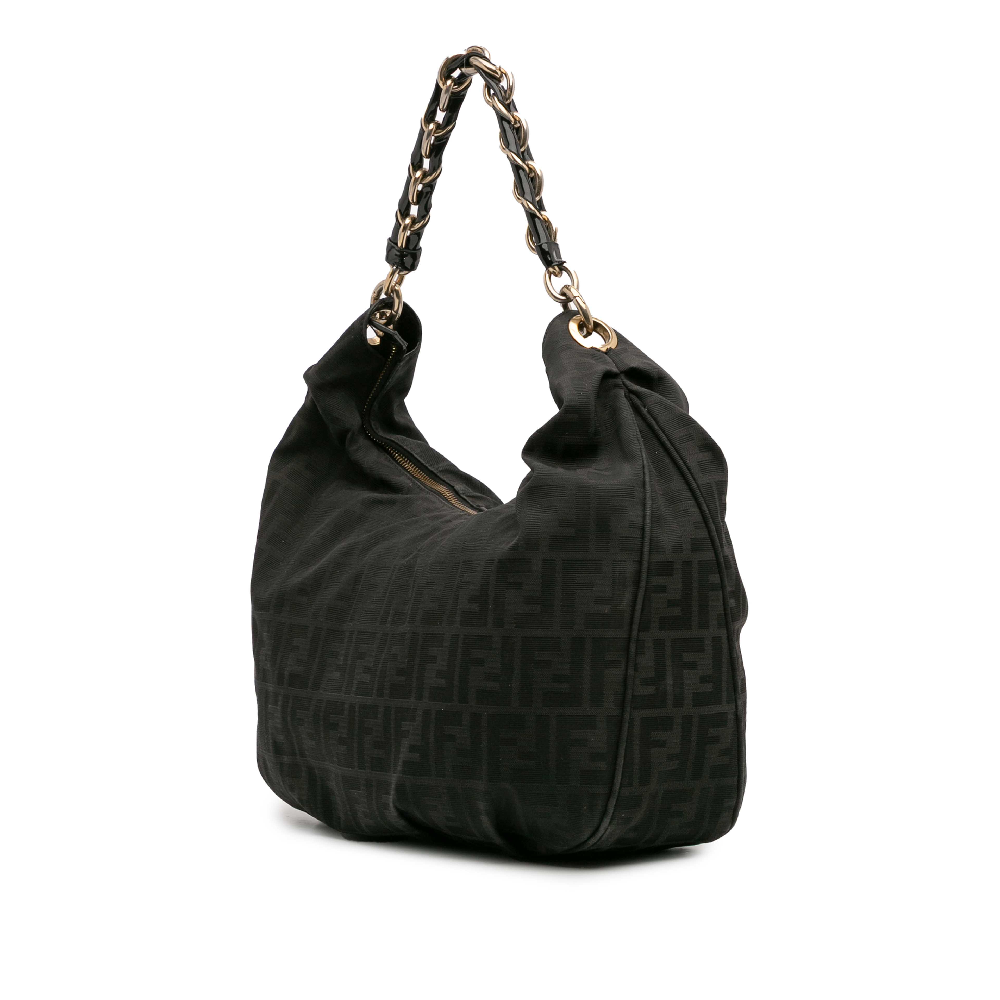 Fendi Zucca Canvas Mia Hobo, från Luxclusif, i färgen black. Klicka för att öppna bilden i stort format