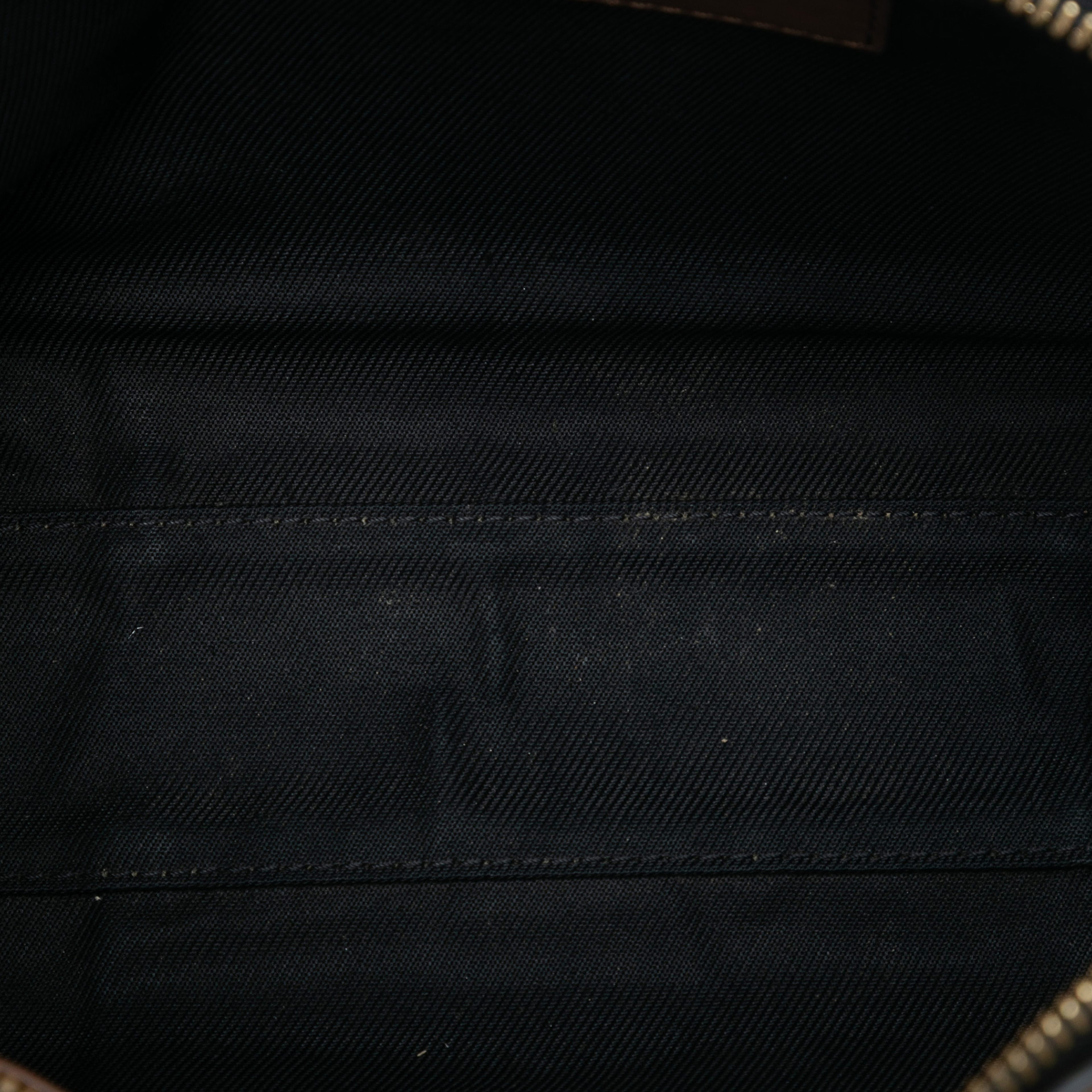 Burberry Haymarket Check Canvas Chichester Crossbody, från Luxclusif, i färgen beige. Klicka för att öppna bilden i stort format