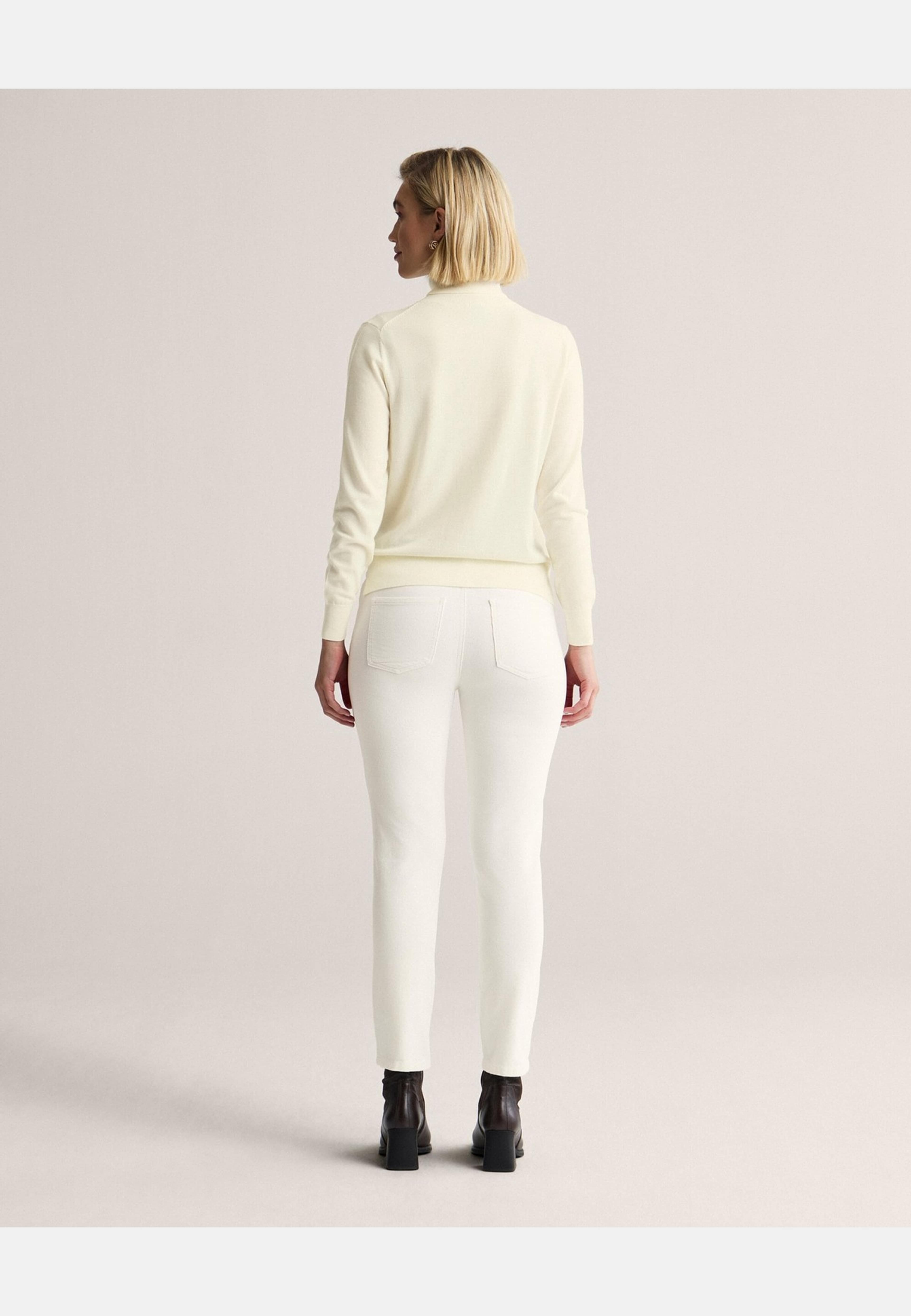 Stickad Polotröja Siri, från Newhouse, i färgen offwhite. Klicka för att öppna bilden i stort format