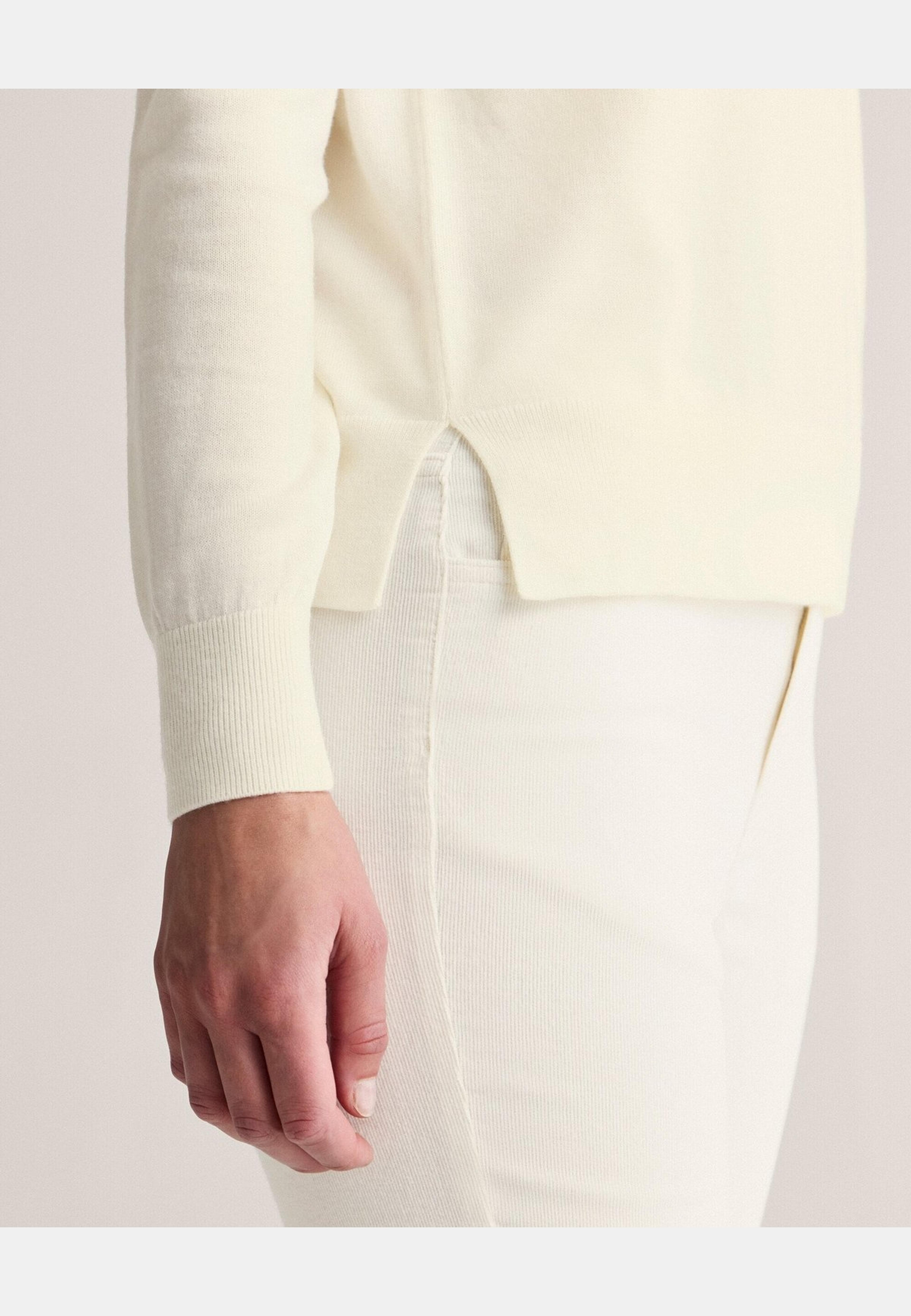 Stickad Polotröja Siri, från Newhouse, i färgen offwhite. Klicka för att öppna bilden i stort format