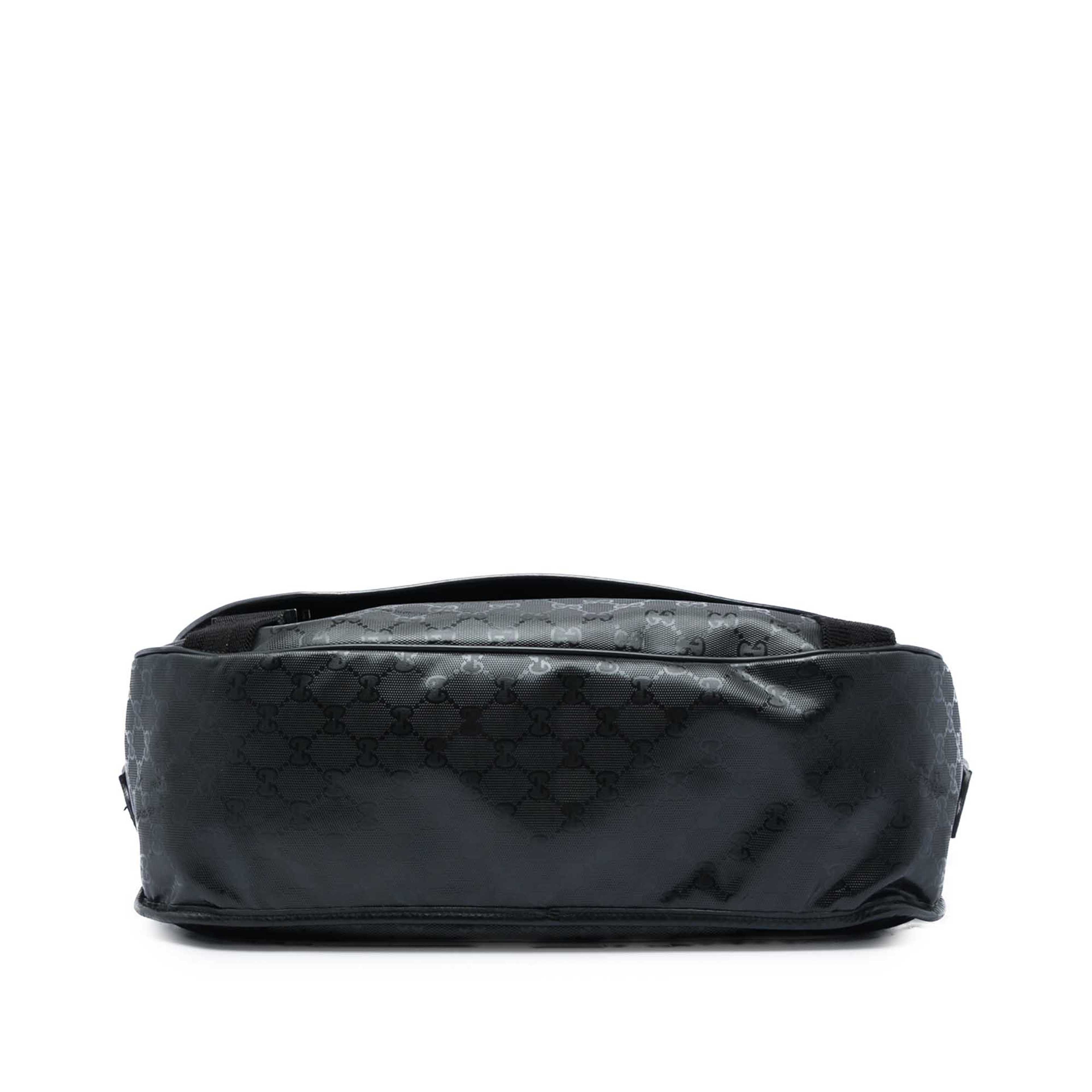 Gucci Gg Imprime Messenger Bag, från Luxclusif, i färgen svart. Klicka för att öppna bilden i stort format