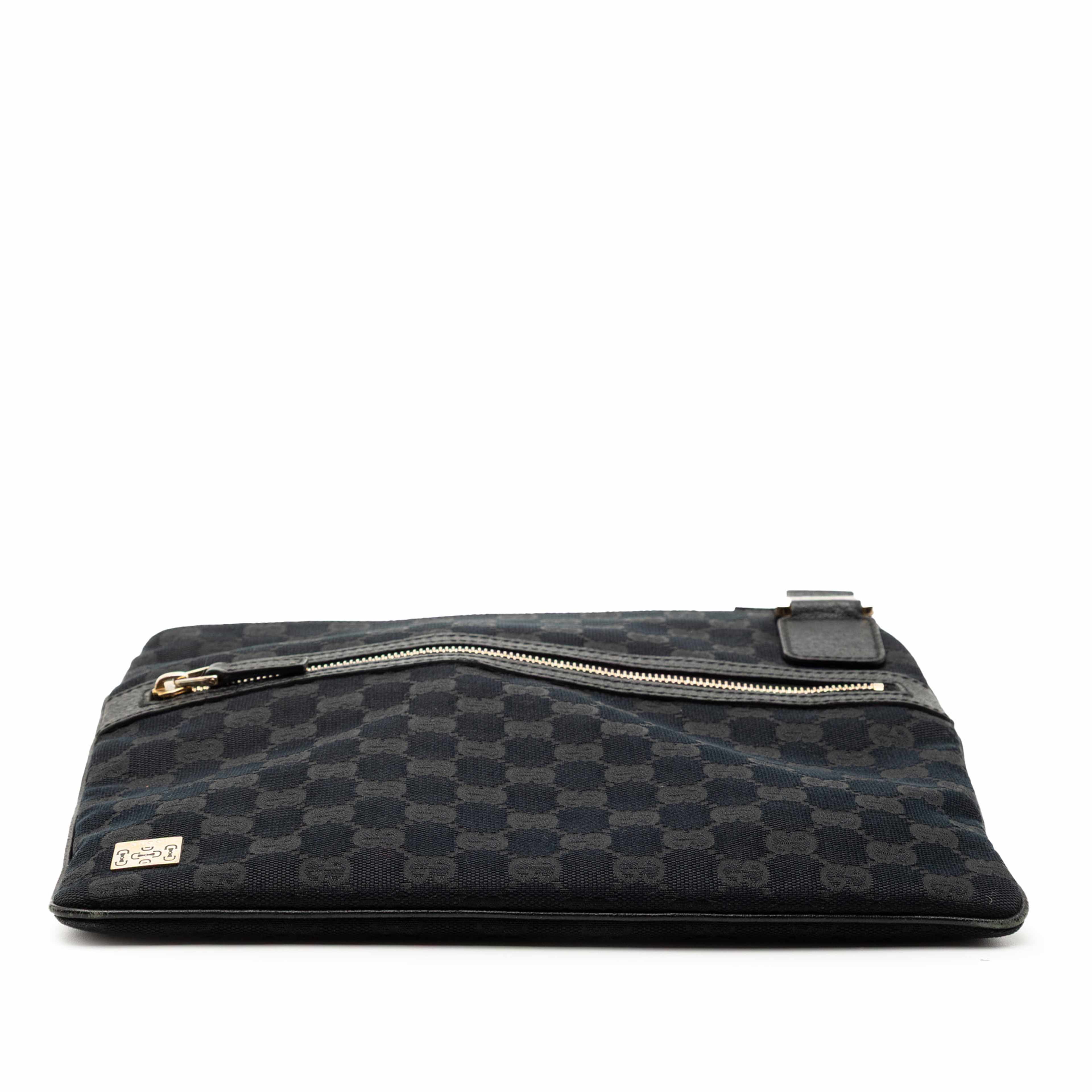 Gucci Gg Canvas Pop Crossbody, från Luxclusif, i färgen black. Klicka för att öppna bilden i stort format