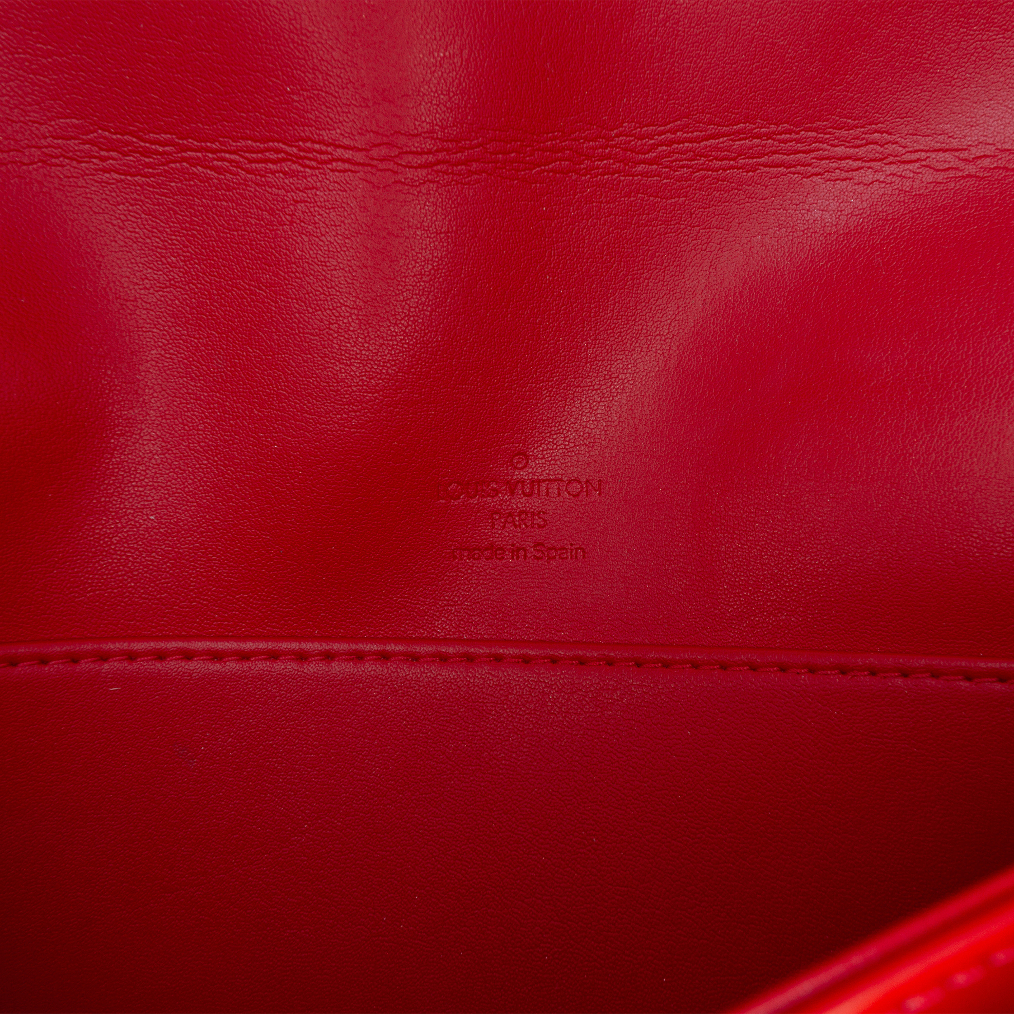 Louis Vuitton Monogram Vernis Thompson Street, från Luxclusif, i färgen röd. Klicka för att öppna bilden i stort format