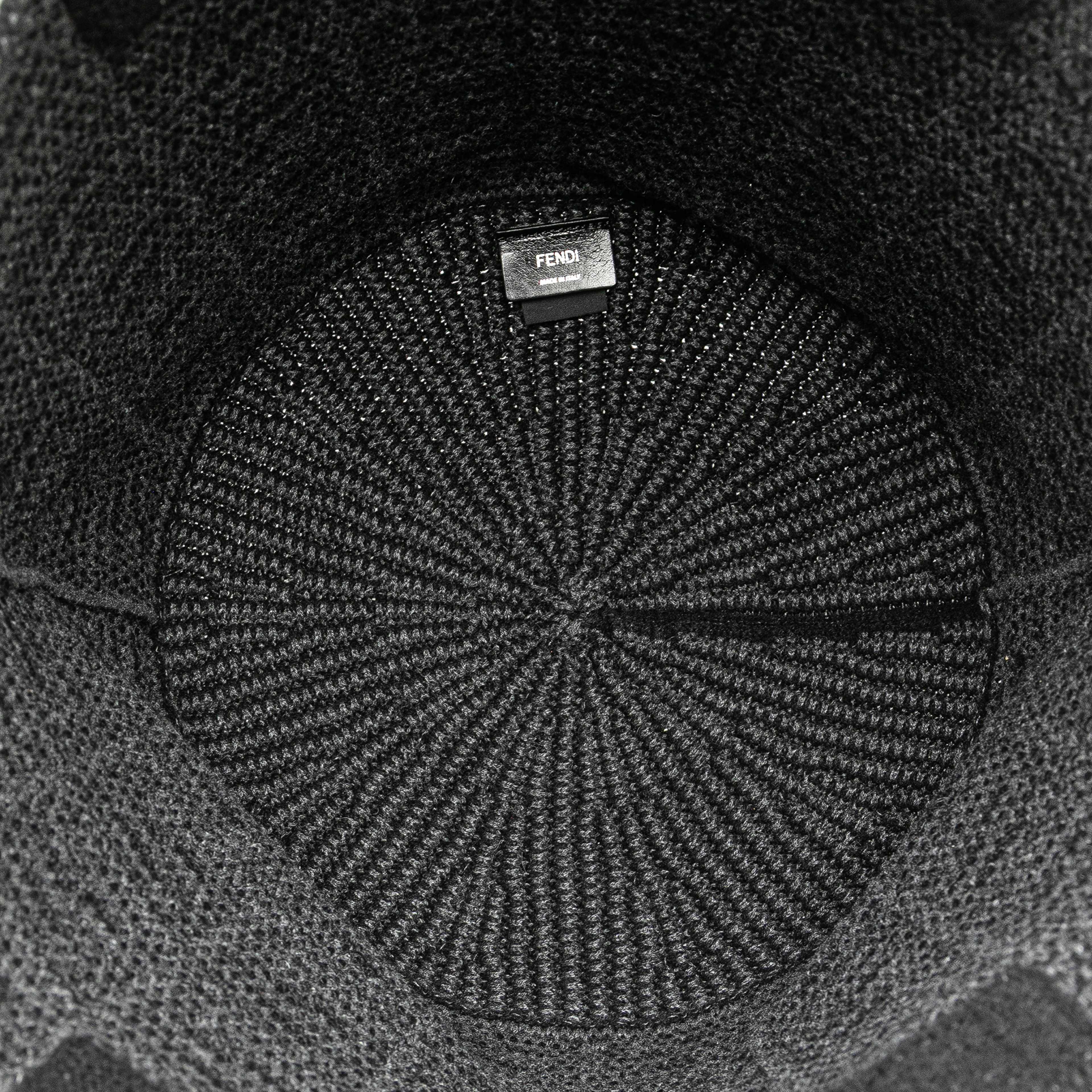 Fendi Large Zucca Cashmere Shopper Tote, från Luxclusif, i färgen black. Klicka för att öppna bilden i stort format