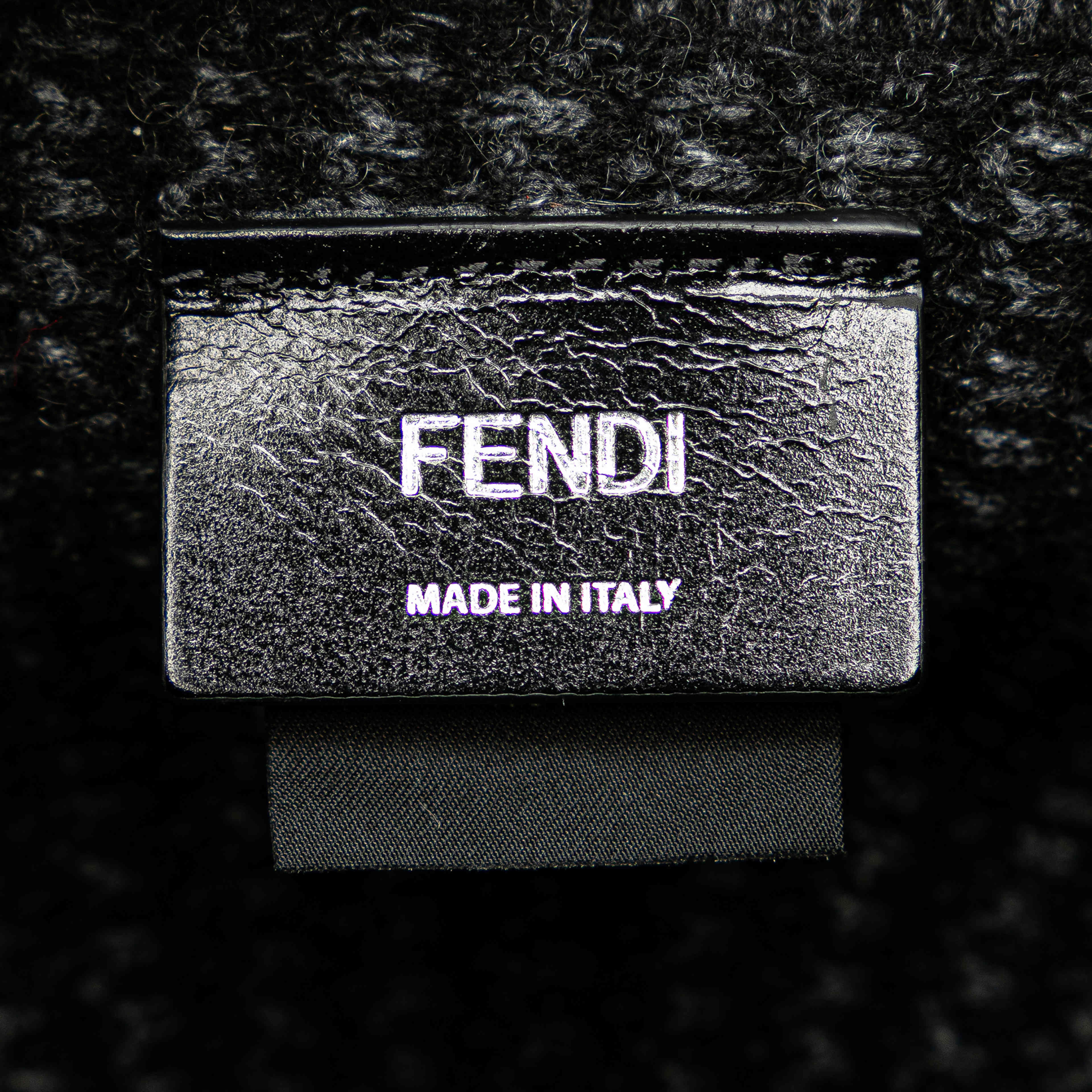 Fendi Large Zucca Cashmere Shopper Tote, från Luxclusif, i färgen black. Klicka för att öppna bilden i stort format