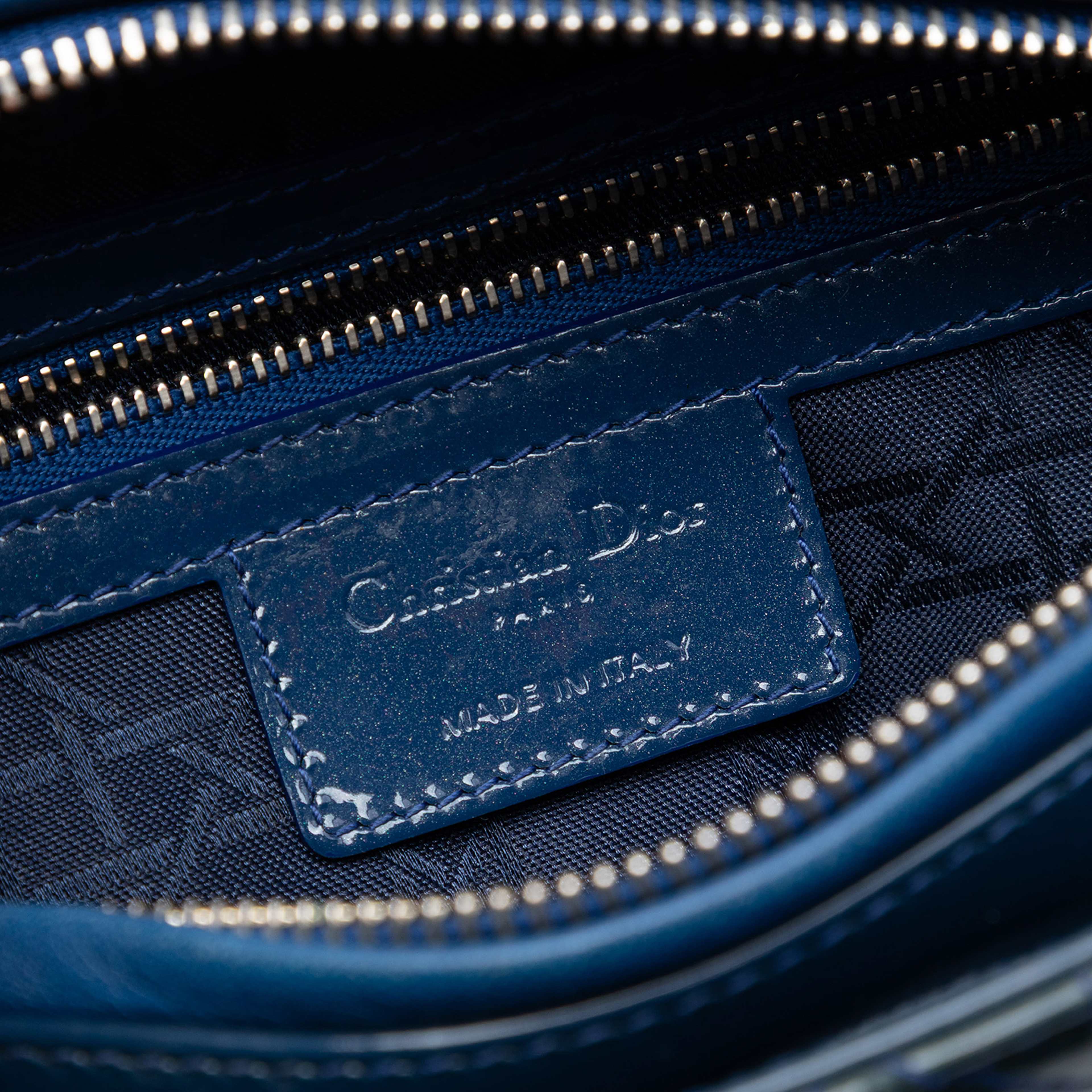 Dior Medium Patent Cannage Lady Dior, från Luxclusif, i färgen navy. Klicka för att öppna bilden i stort format