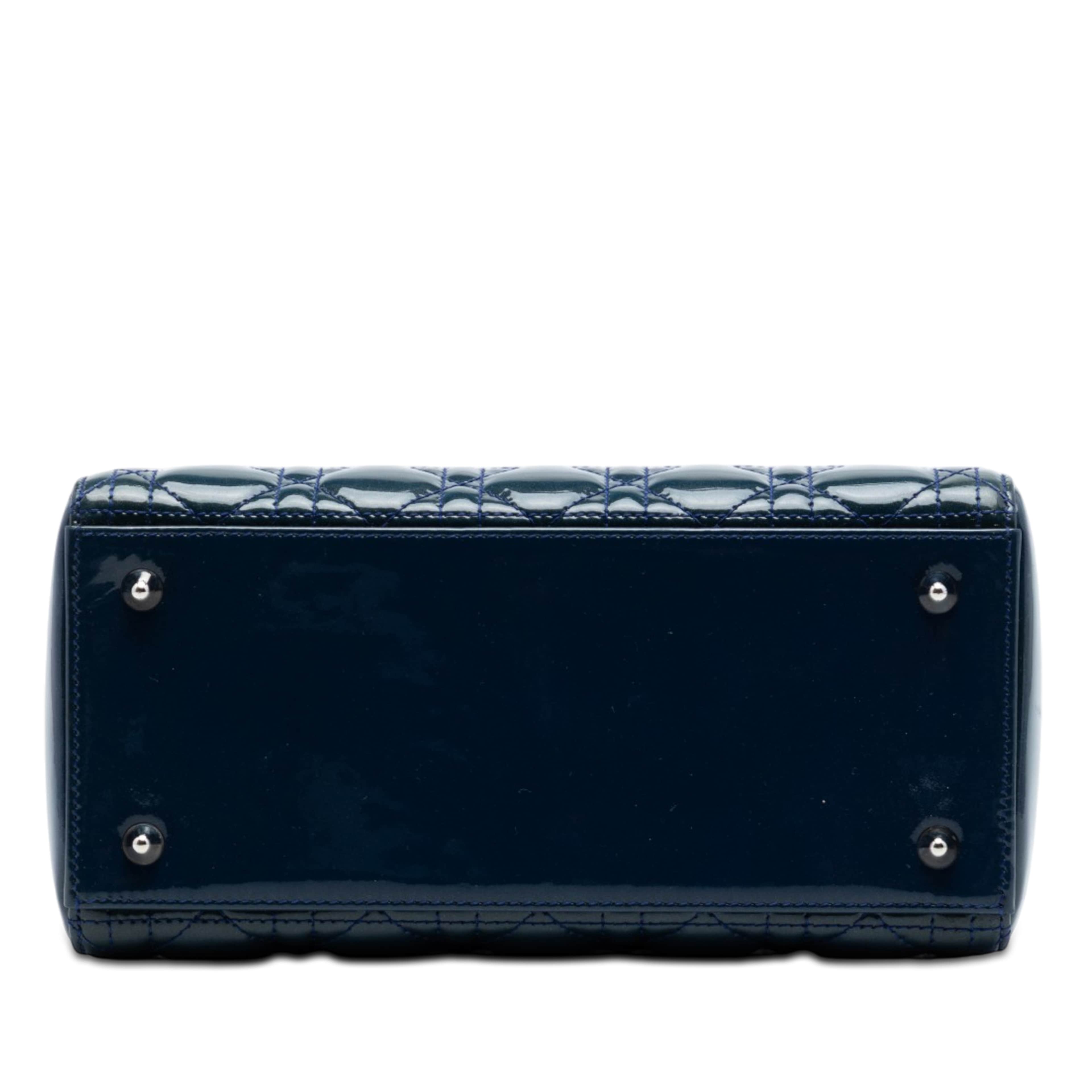 Dior Medium Patent Cannage Lady Dior, från Luxclusif, i färgen navy. Klicka för att öppna bilden i stort format
