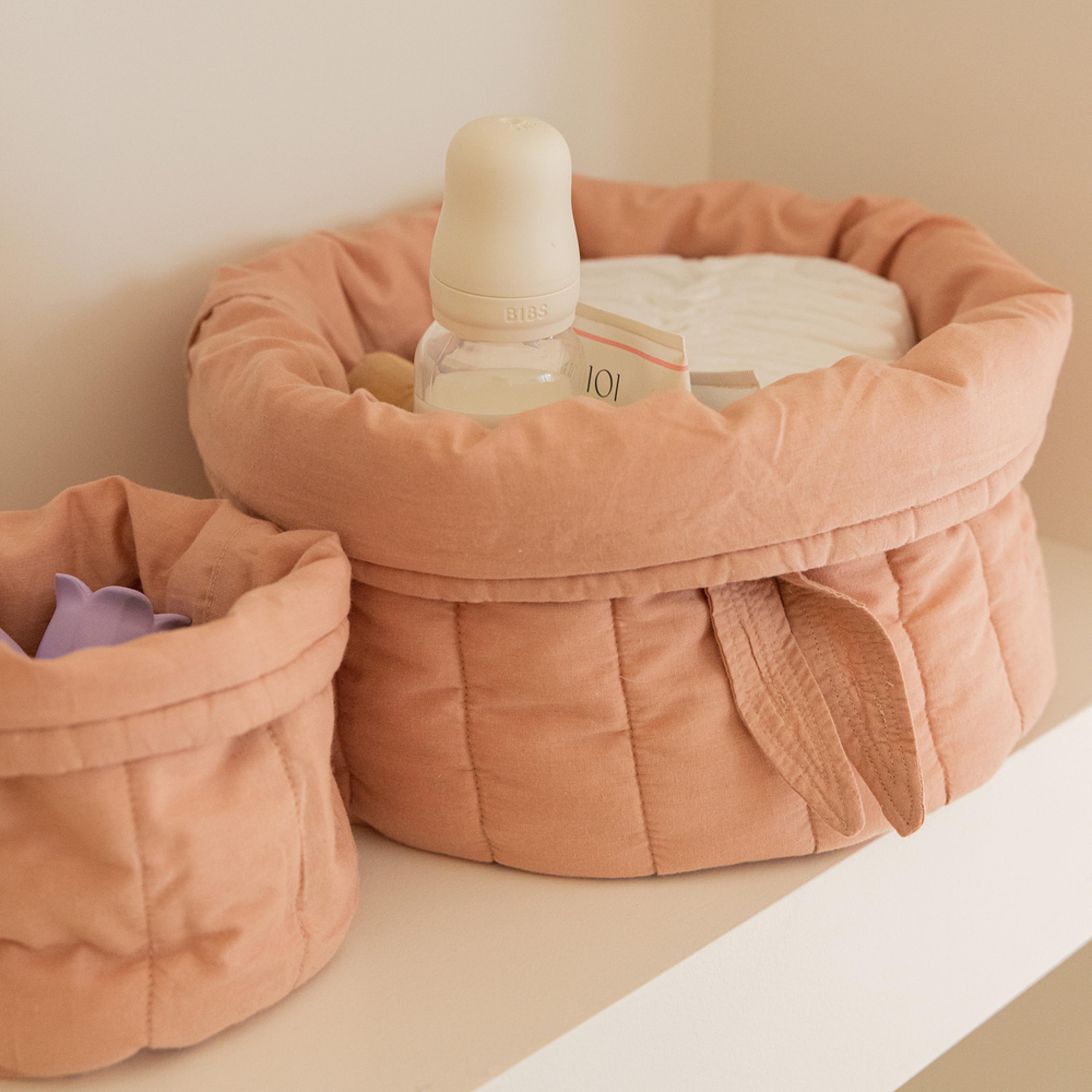 Set Med Två Quiltade Korgar Bambu, från LORENA CANALS, i färgen vintage nude. Klicka för att öppna bilden i stort format
