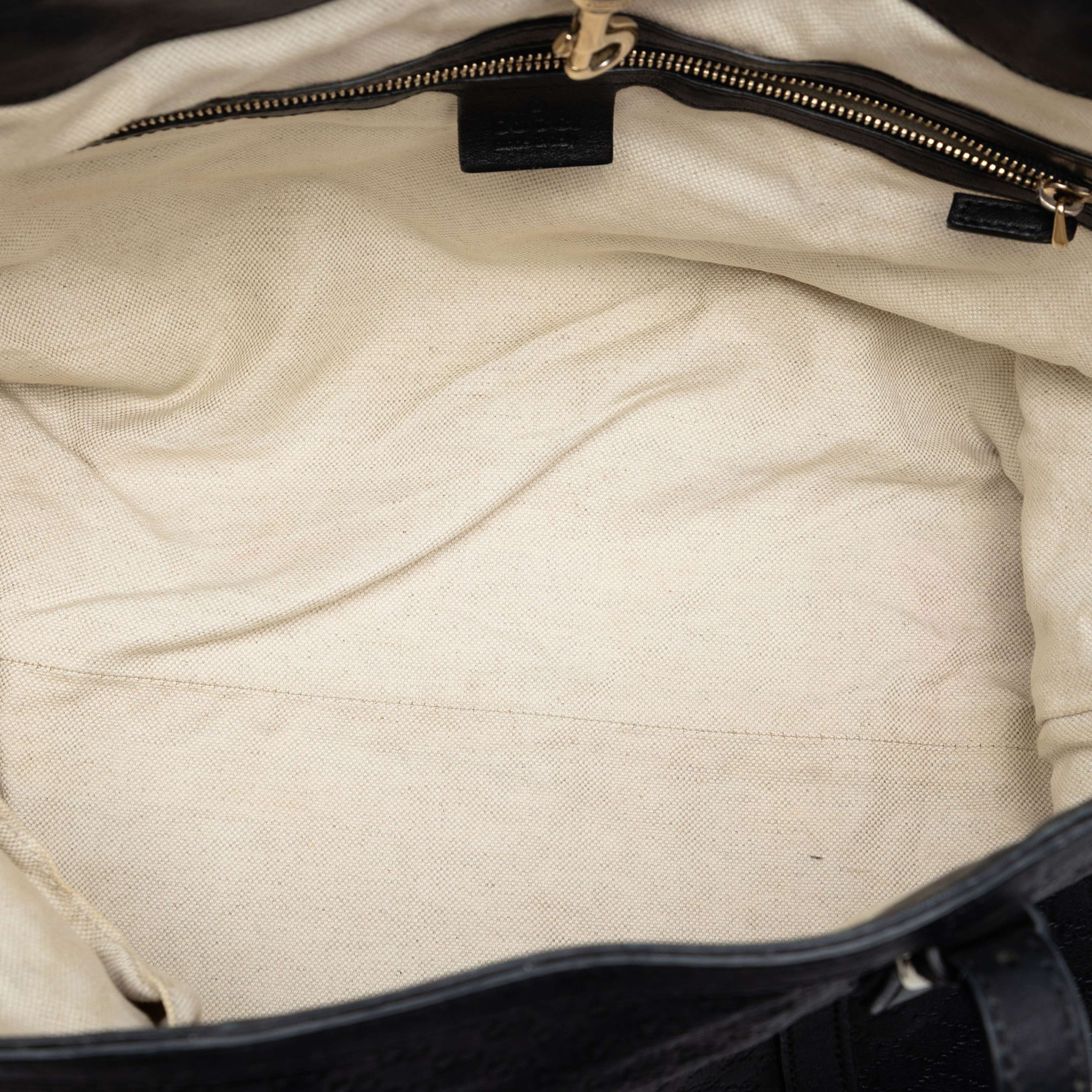 Gucci Microguccissima Nice Tote, från Luxclusif, i färgen black. Klicka för att öppna bilden i stort format