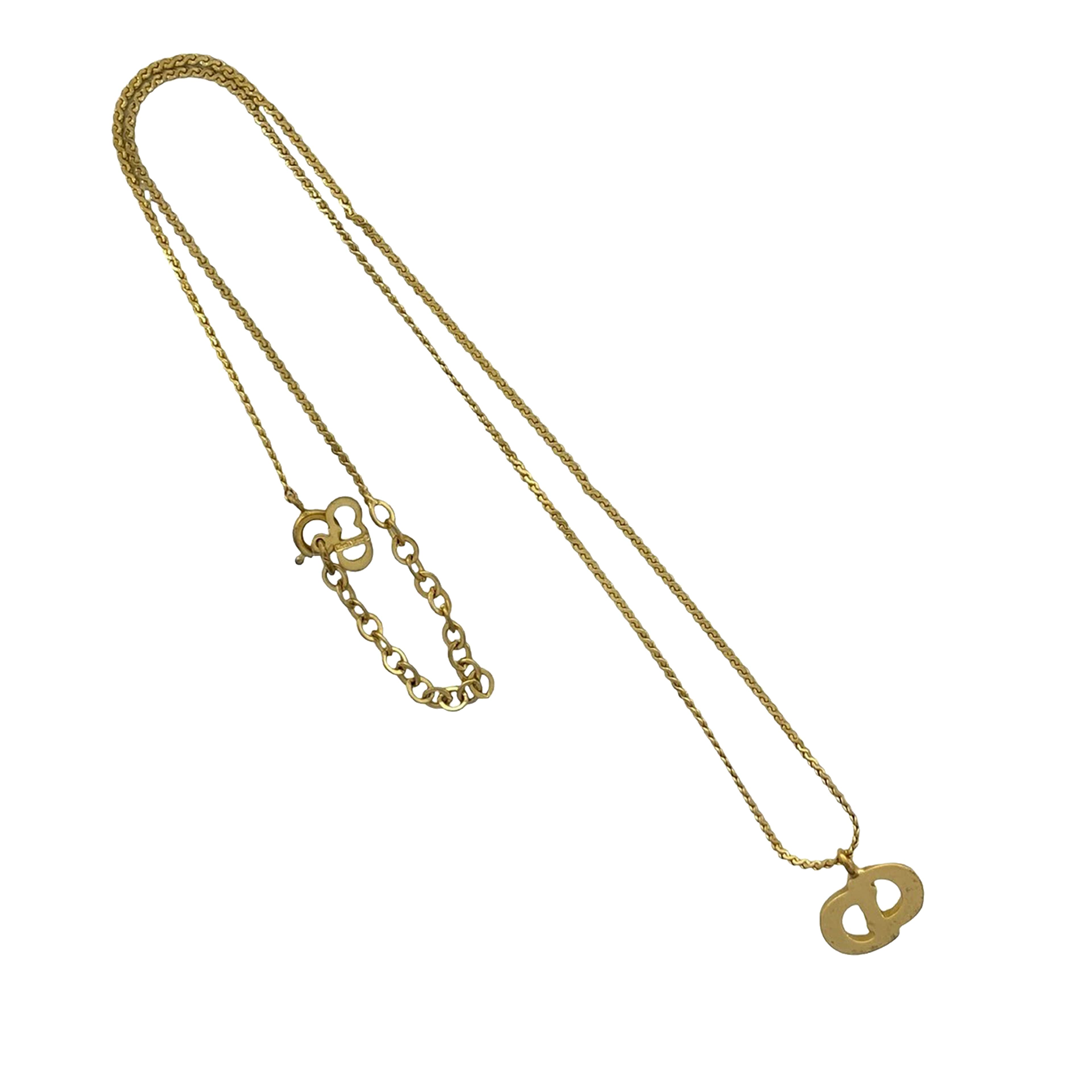 Dior Gold Plated Strass Cd Logo Pendant Necklace, från Luxclusif, i färgen gold. Klicka för att öppna bilden i stort format
