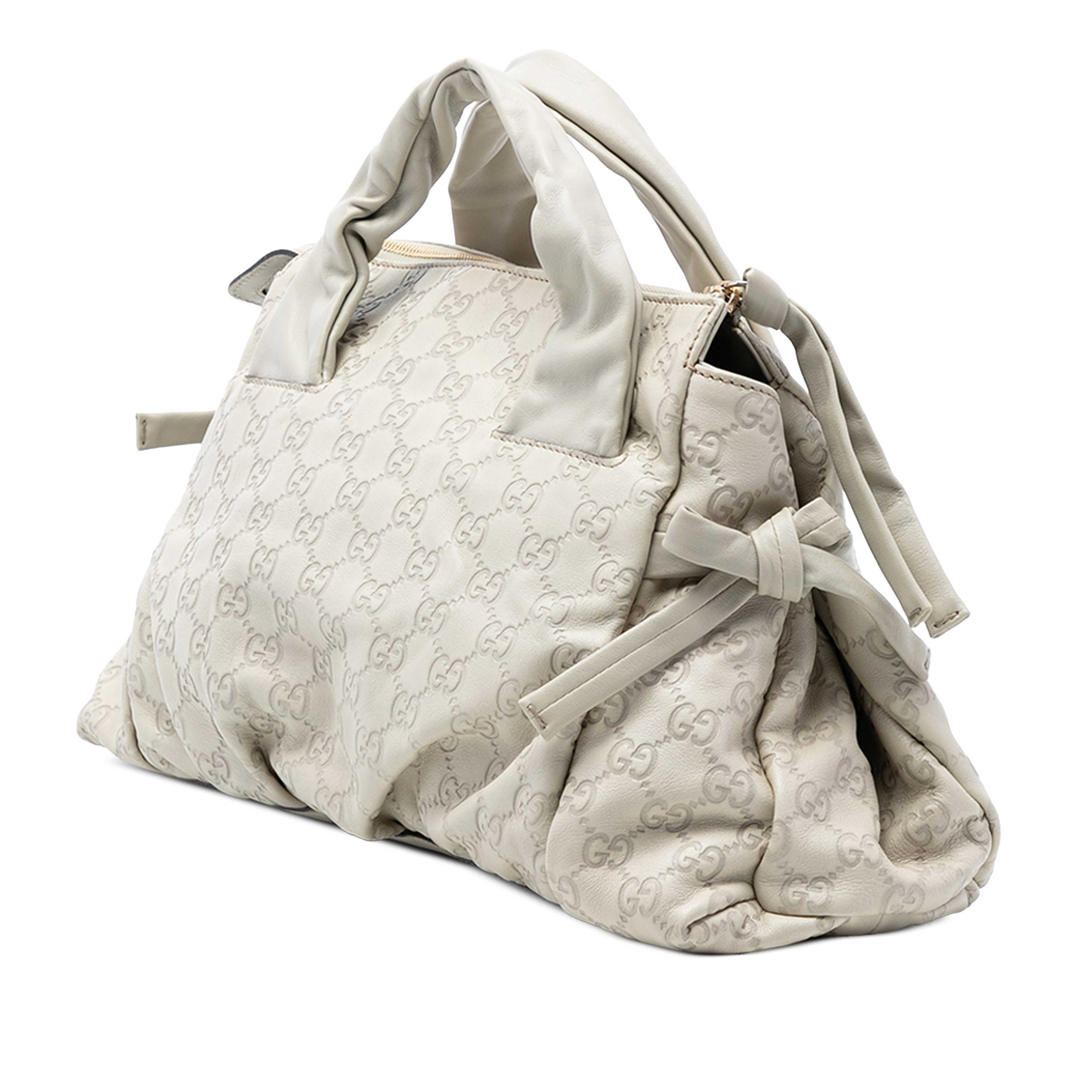 Gucci Guccissima Hysteria Handbag, från Luxclusif, i färgen white. Klicka för att öppna bilden i stort format