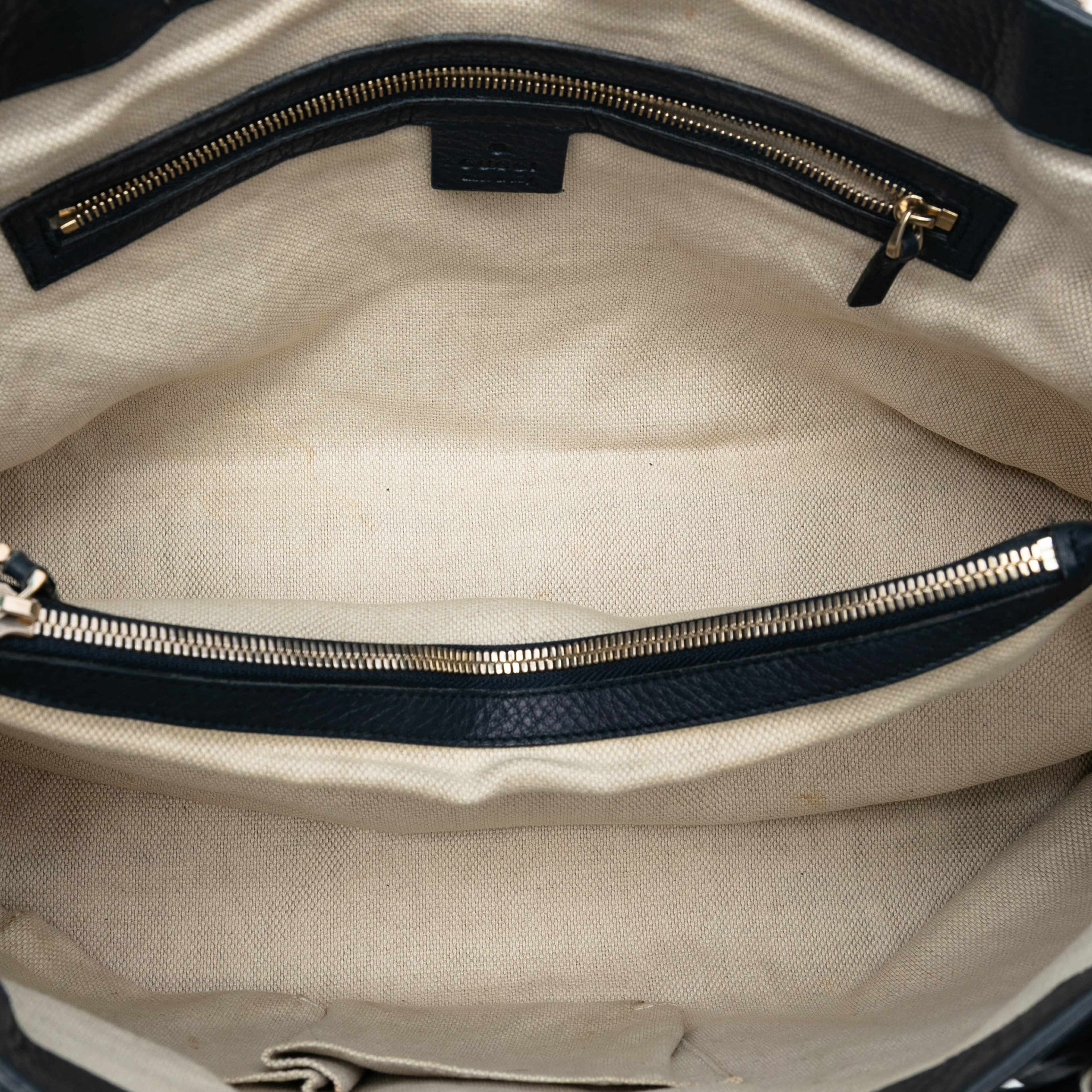 Gucci Medium Pebbled Calfskin Soho Working Satchel, från Luxclusif, i färgen navy. Klicka för att öppna bilden i stort format