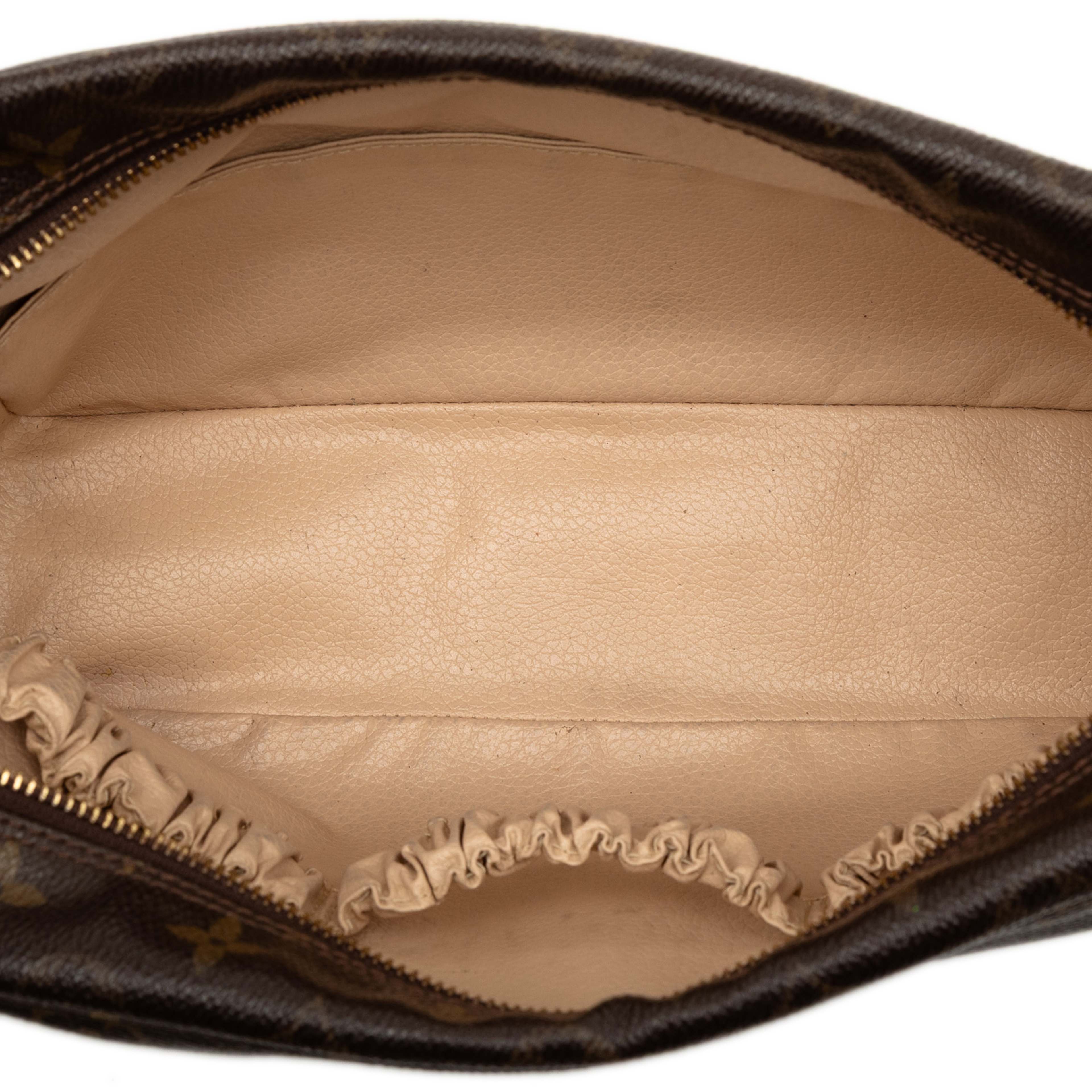 Louis Vuitton Monogram Trousse Toilette 28, från Luxclusif, i färgen brown. Klicka för att öppna bilden i stort format