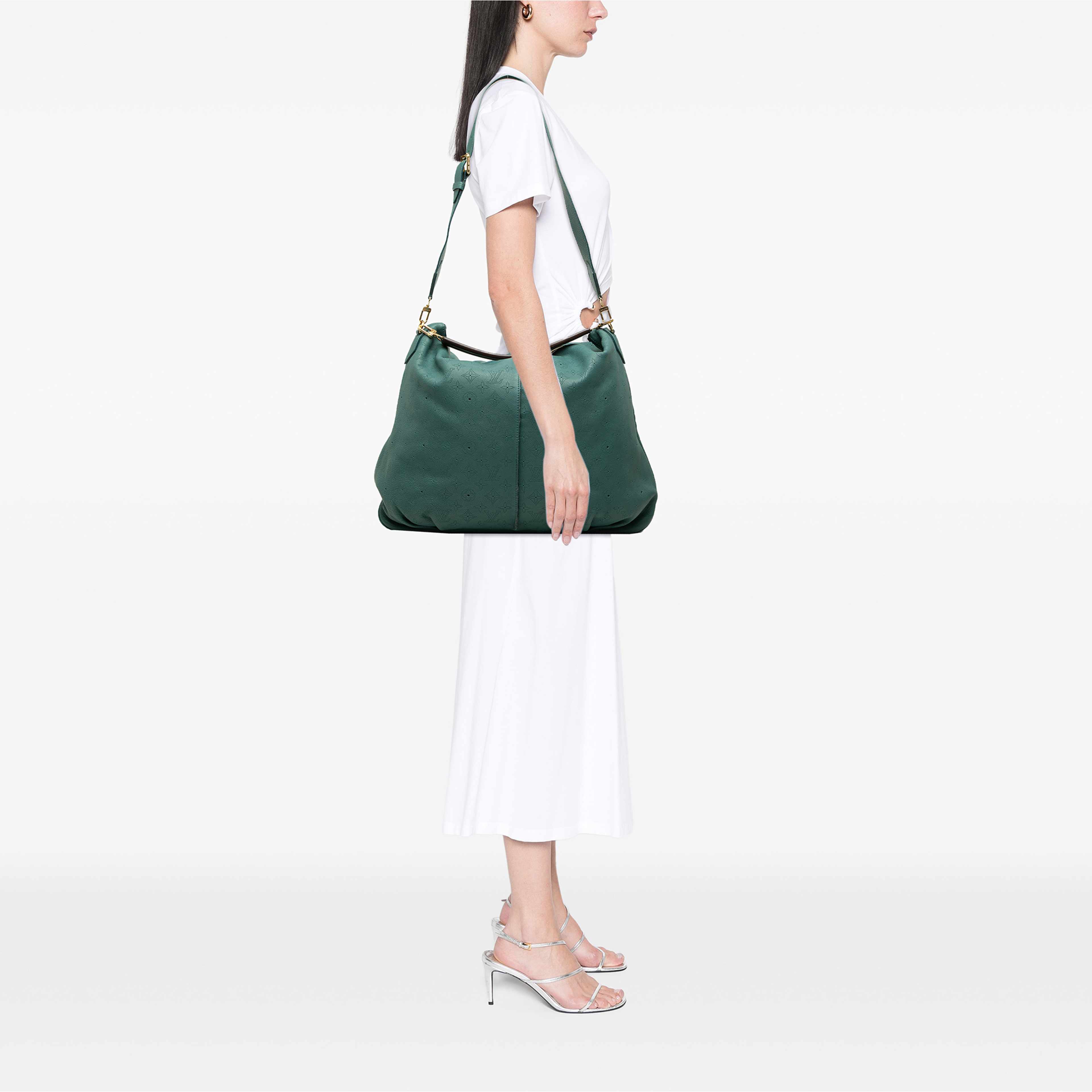 Louis Vuitton Monogram Mahina Selene Mm, från Luxclusif, i färgen blå. Klicka för att öppna bilden i stort format