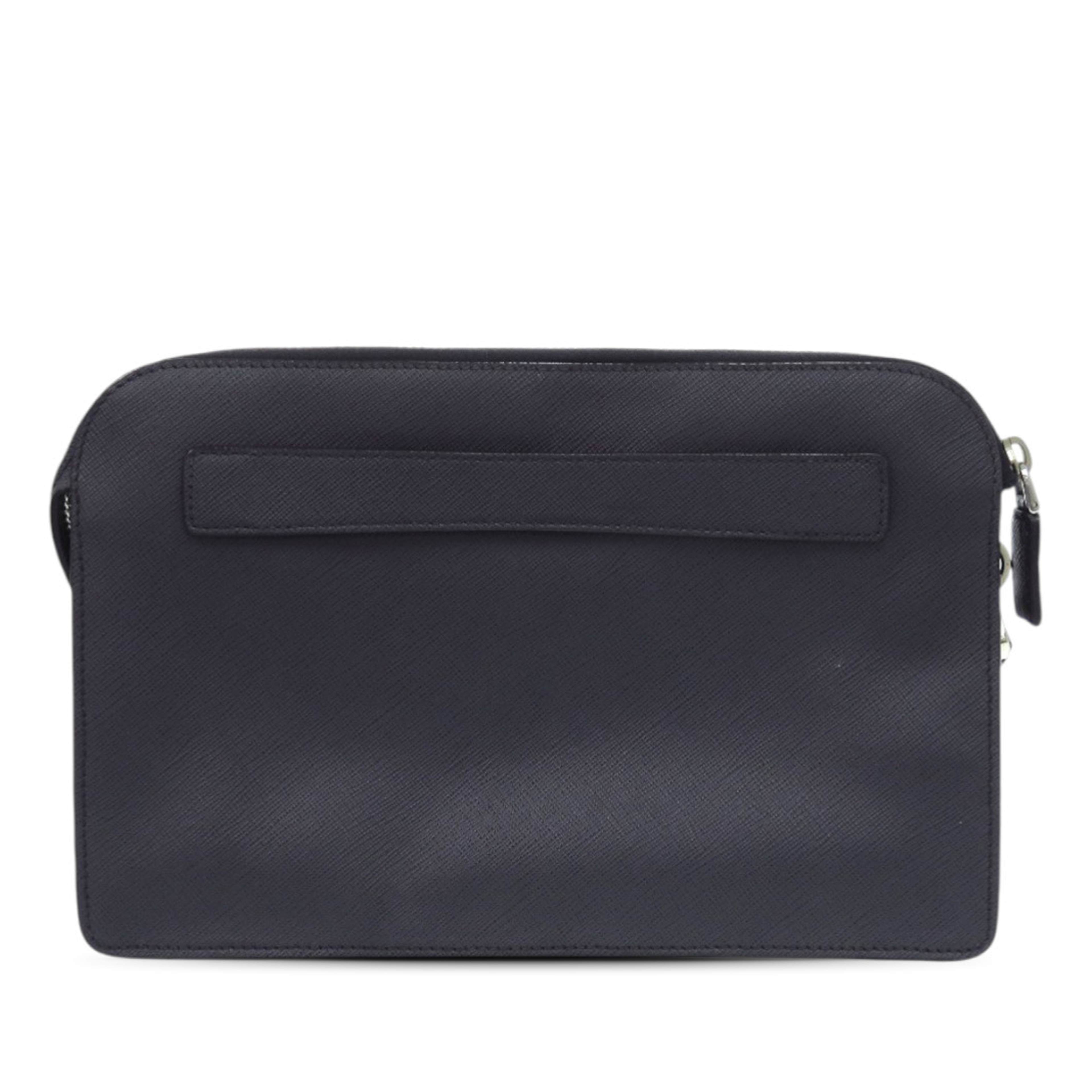 Prada Saffiano Lux Business Bag, från Luxclusif, i färgen navy. Klicka för att öppna bilden i stort format