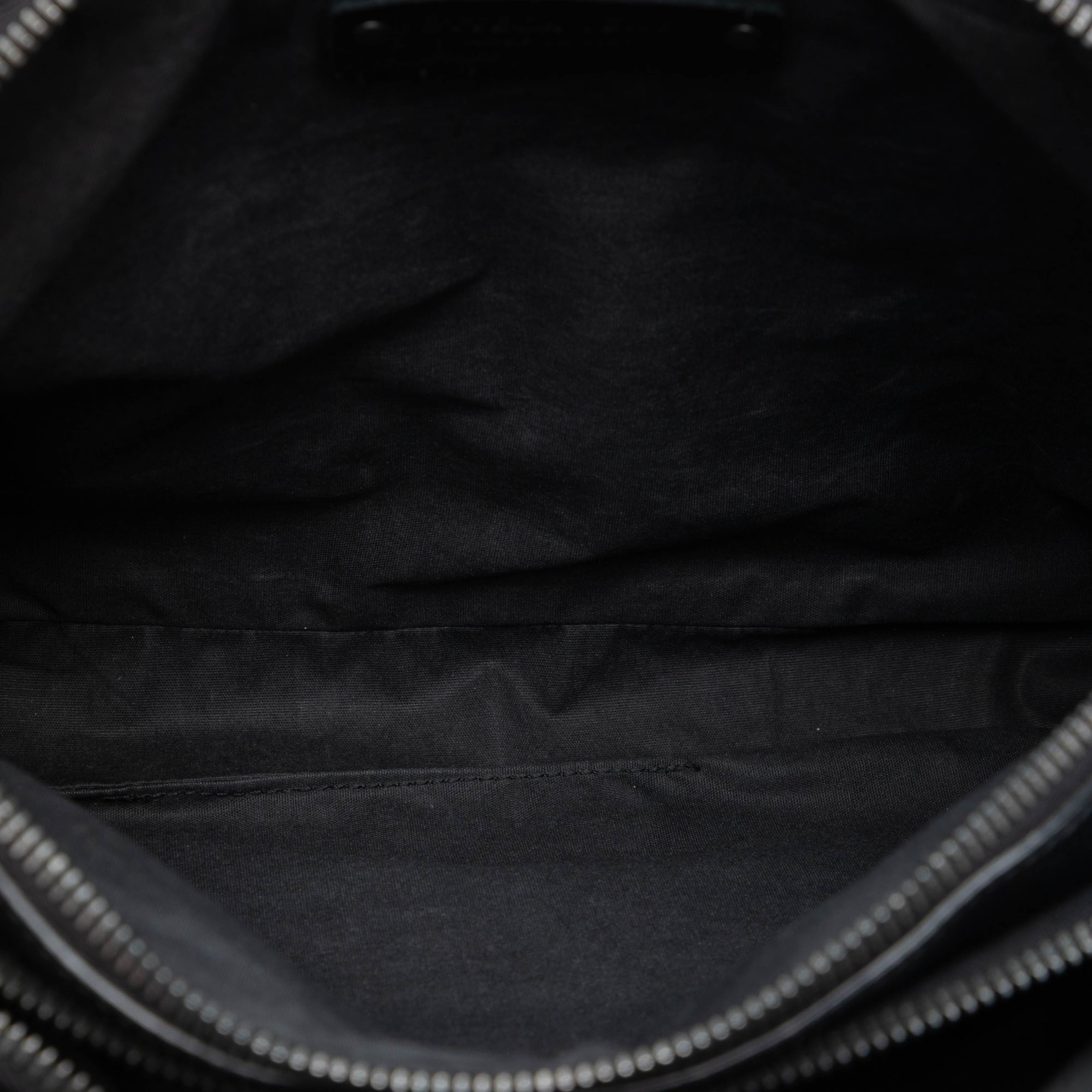 Bottega Veneta Nappa Intrecciato Messenger Bag, från Luxclusif, i färgen black. Klicka för att öppna bilden i stort format