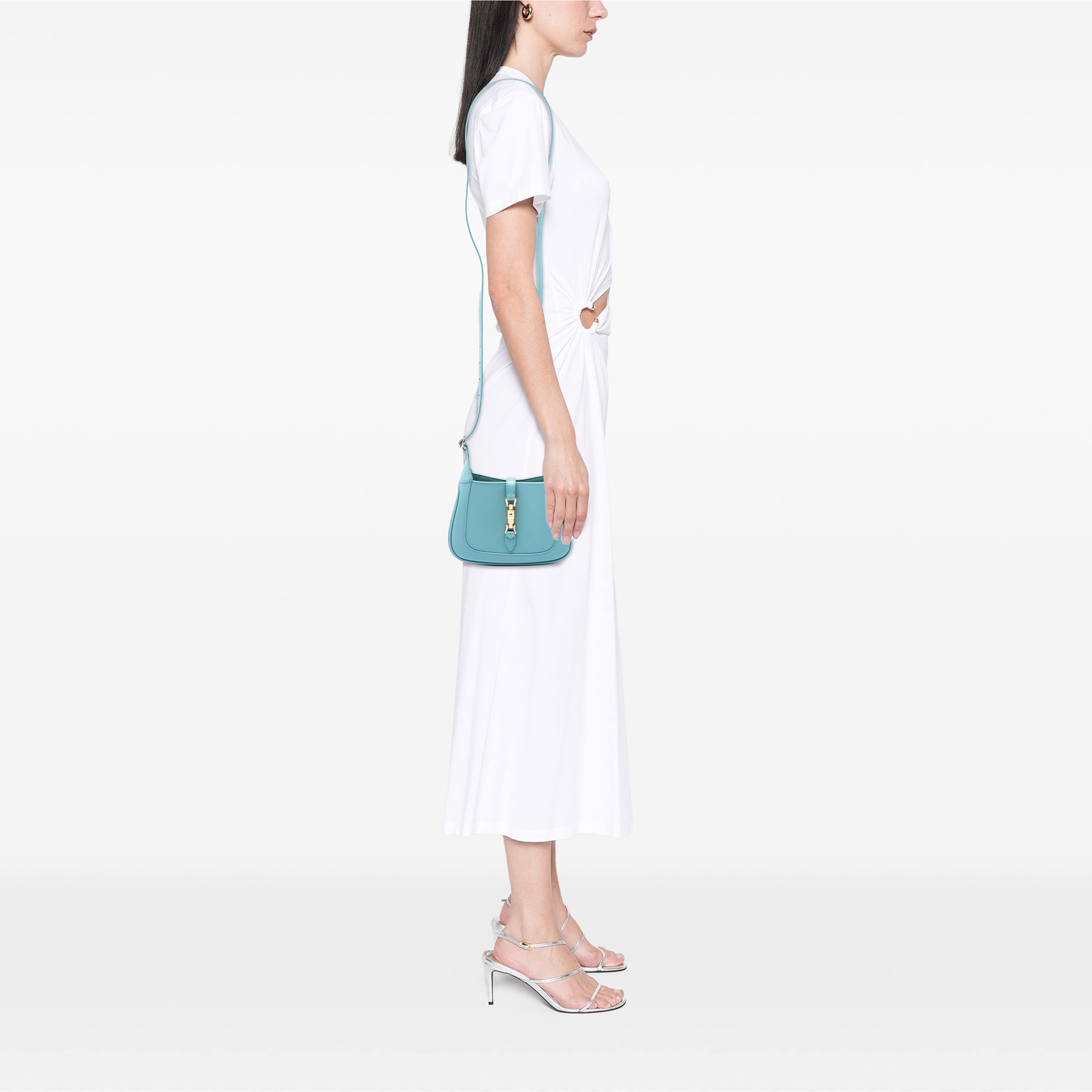 Gucci Mini Calfskin Jackie 1961 Crossbody, från Luxclusif, i färgen blå. Klicka för att öppna bilden i stort format