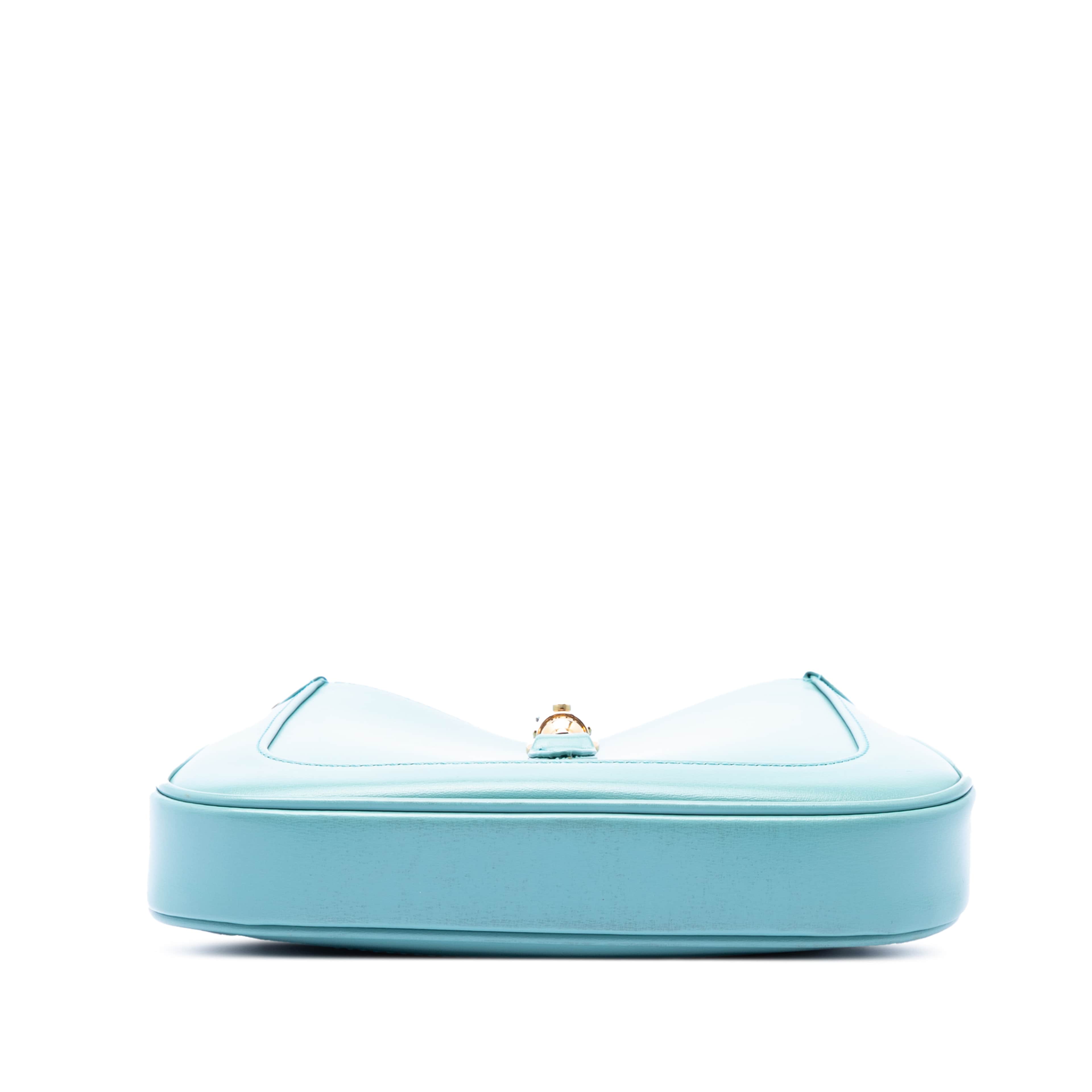 Gucci Mini Calfskin Jackie 1961 Crossbody, från Luxclusif, i färgen light blue. Klicka för att öppna bilden i stort format