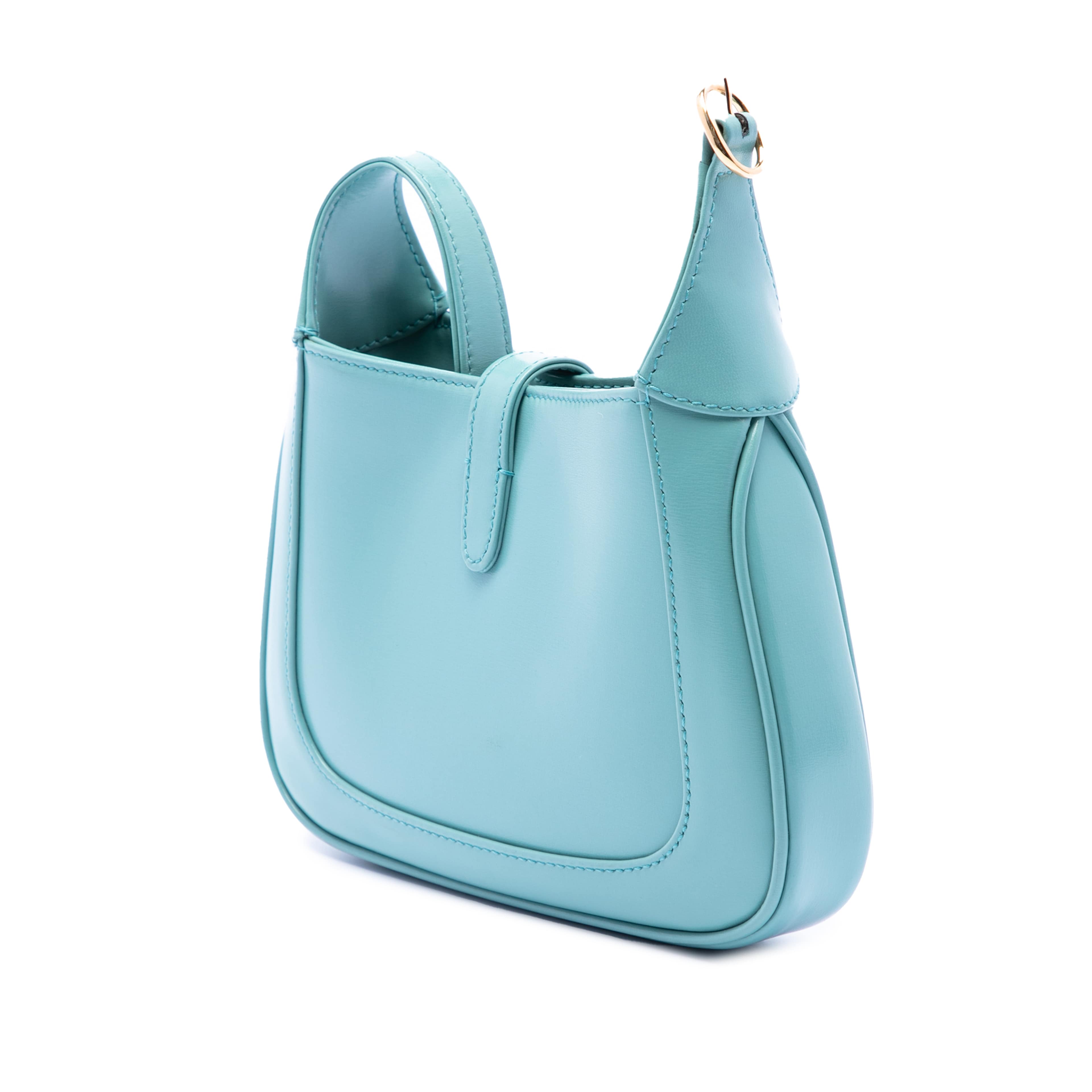 Gucci Mini Calfskin Jackie 1961 Crossbody, från Luxclusif, i färgen light blue. Klicka för att öppna bilden i stort format