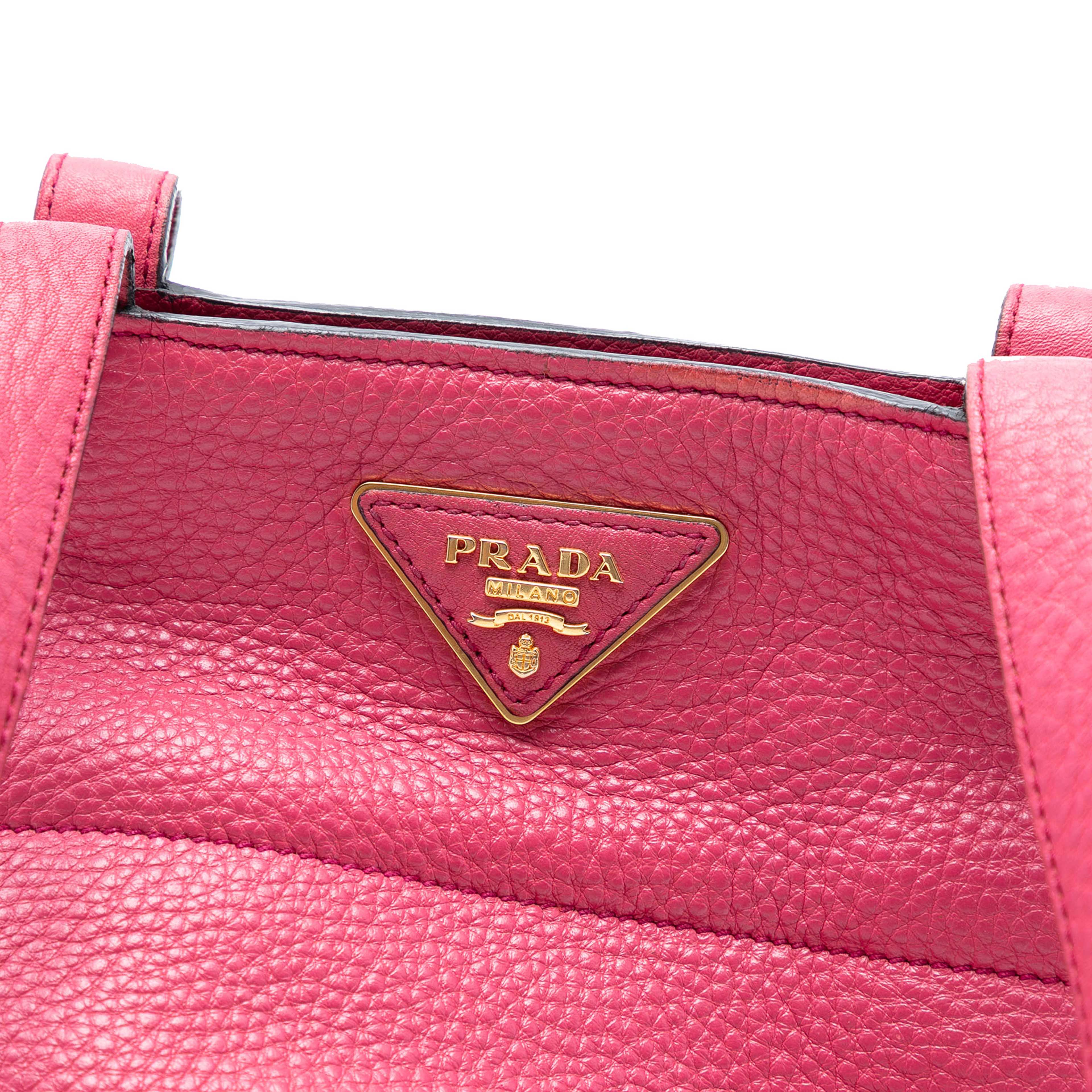Prada Vitello Daino Tote, från Luxclusif, i färgen pink. Klicka för att öppna bilden i stort format