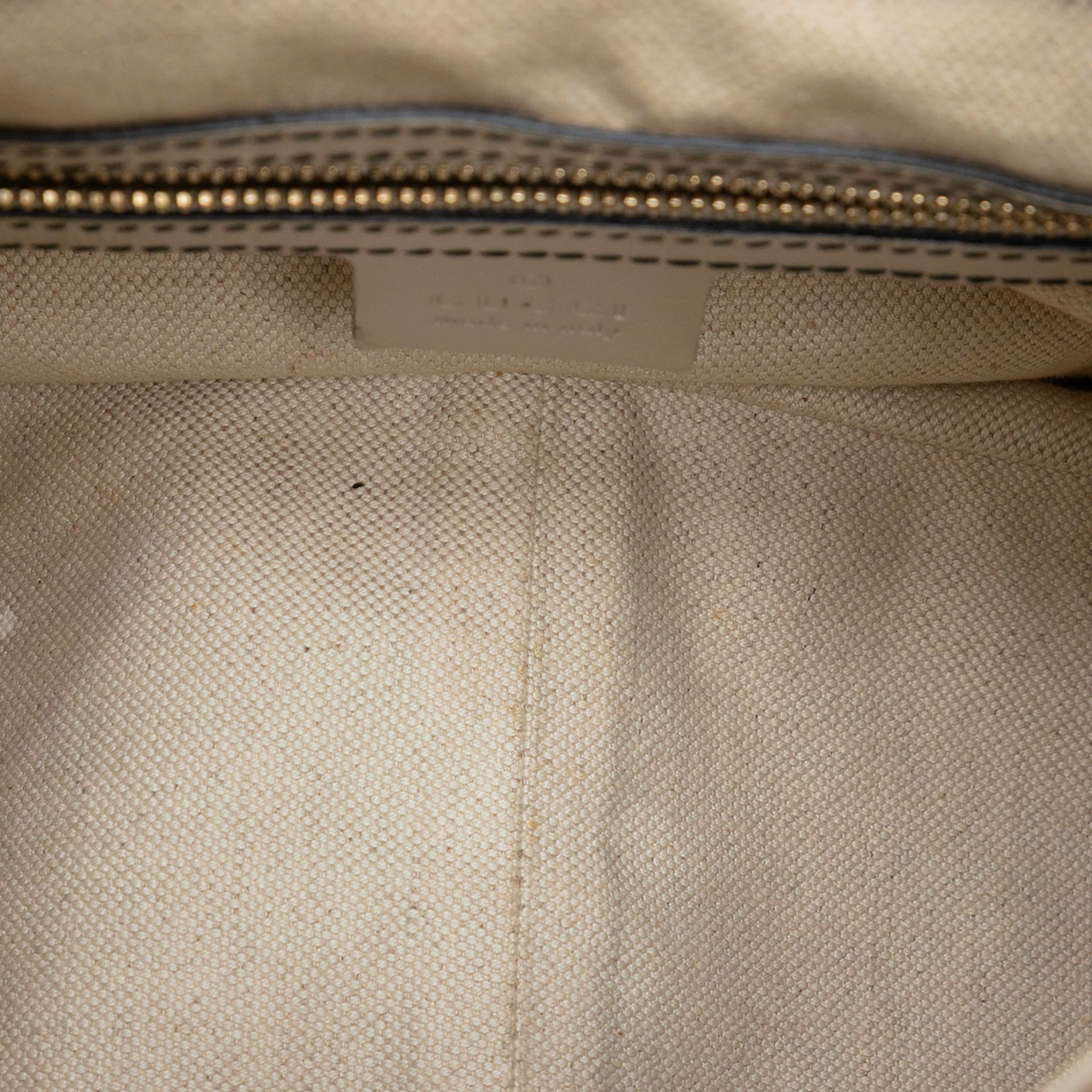 Gucci Medium Gg Canvas Emily Flap Satchel, från Luxclusif, i färgen beige. Klicka för att öppna bilden i stort format