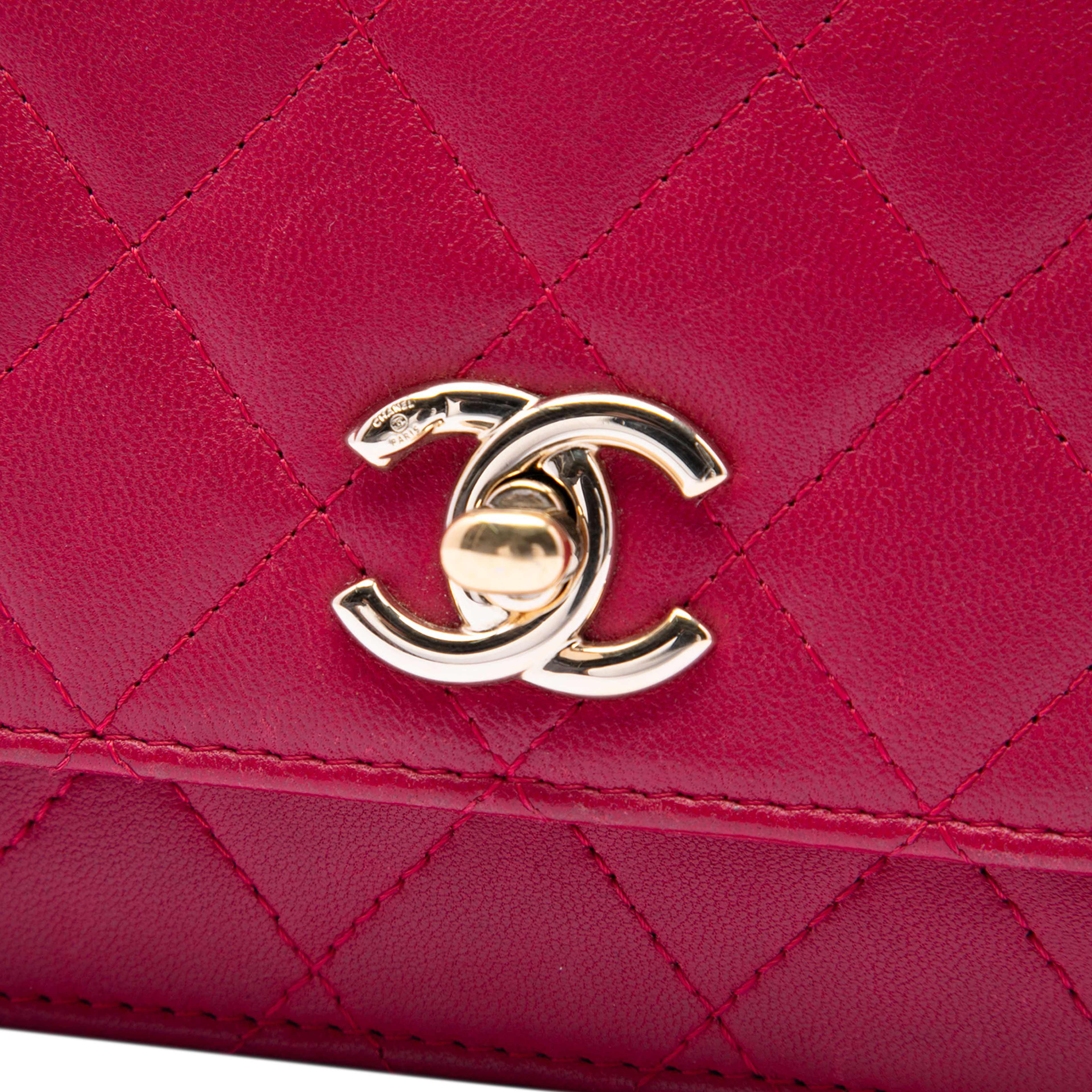 Chanel Quilted Lambskin Trendy Cc Wallet On Chain, från Luxclusif, i färgen dark pink. Klicka för att öppna bilden i stort format