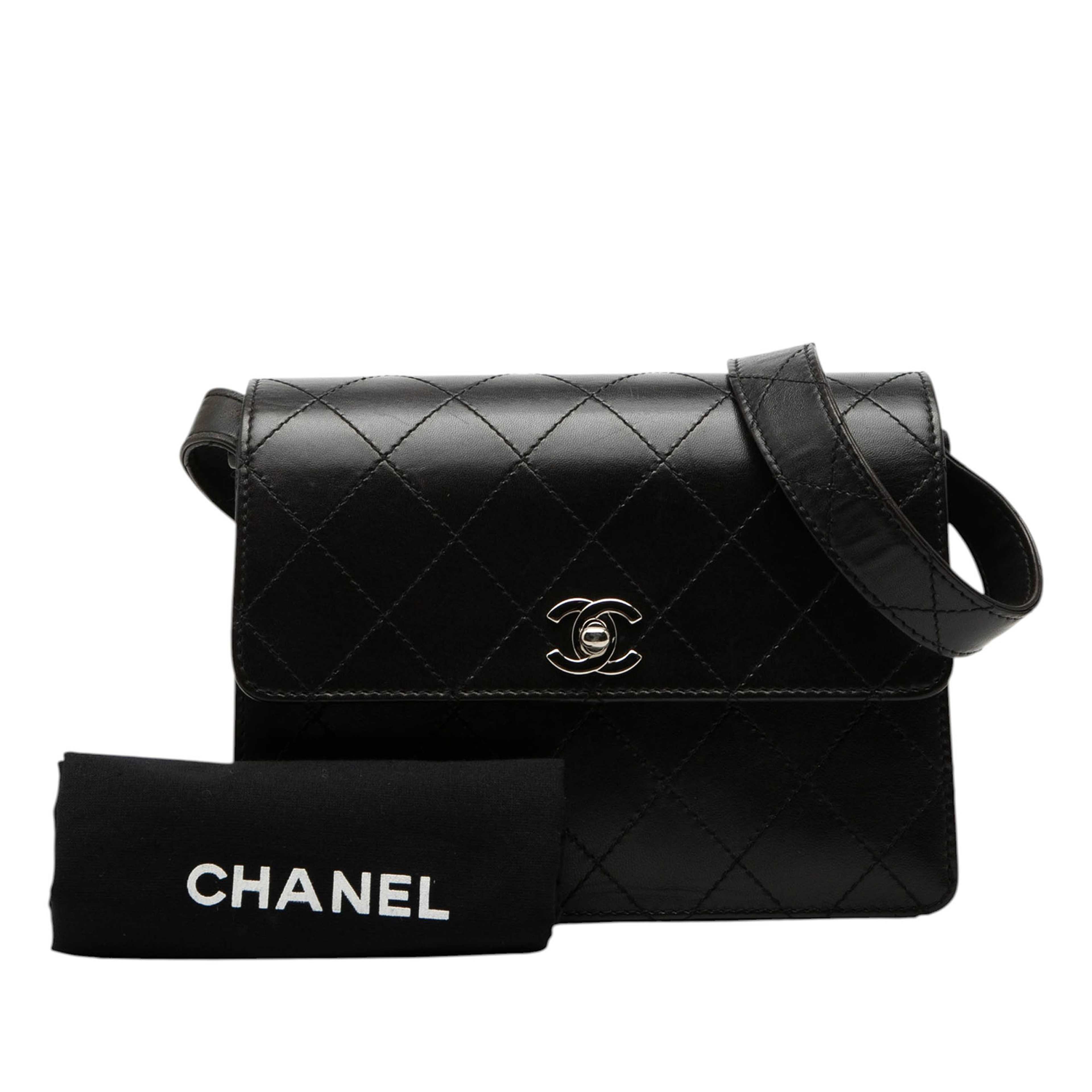 Chanel Cc Quilted Lambskin Flap Shoulder Bag, från Luxclusif, i färgen svart. Klicka för att öppna bilden i stort format