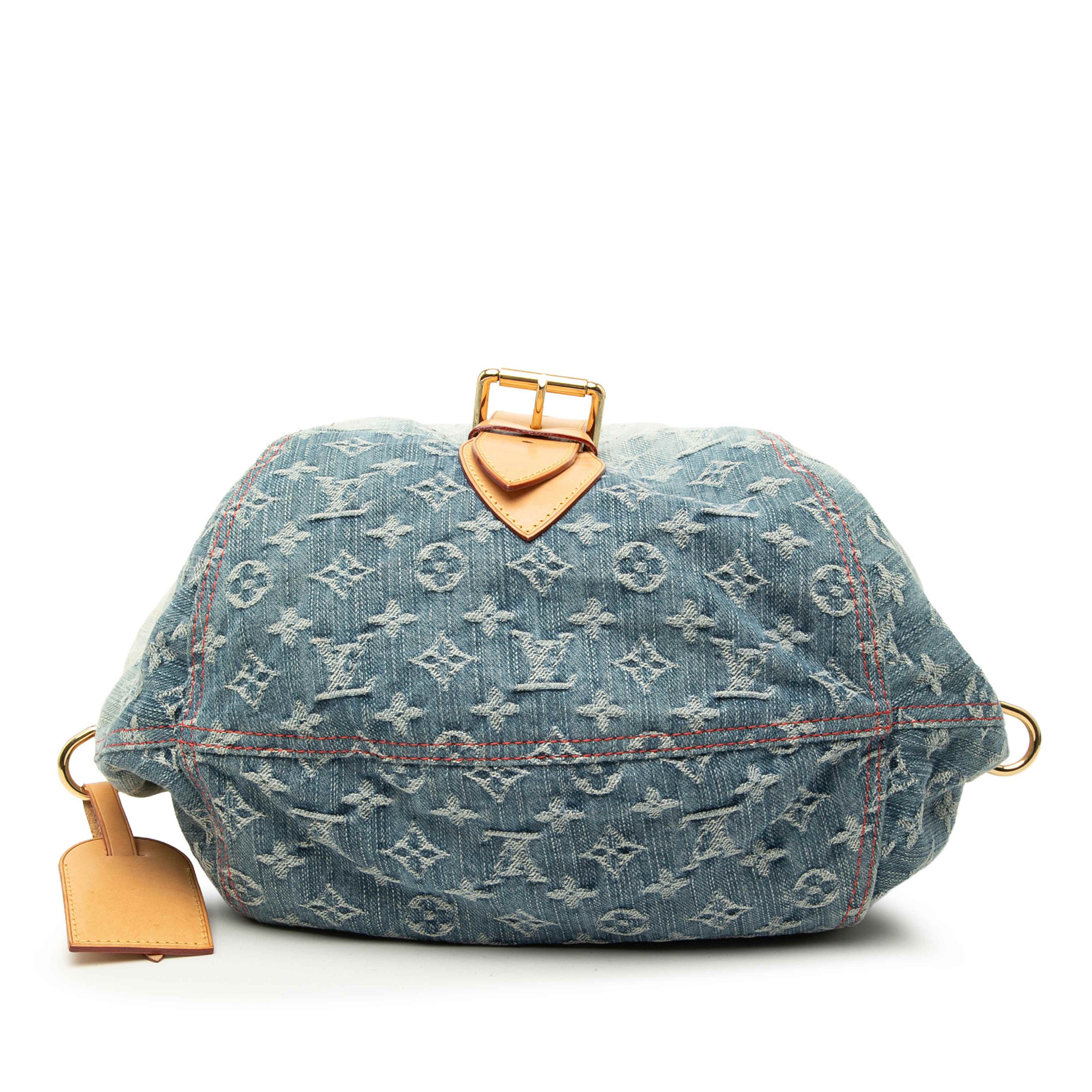 Louis Vuitton Monogram Denim Sunshine, från Luxclusif, i färgen light blue. Klicka för att öppna bilden i stort format