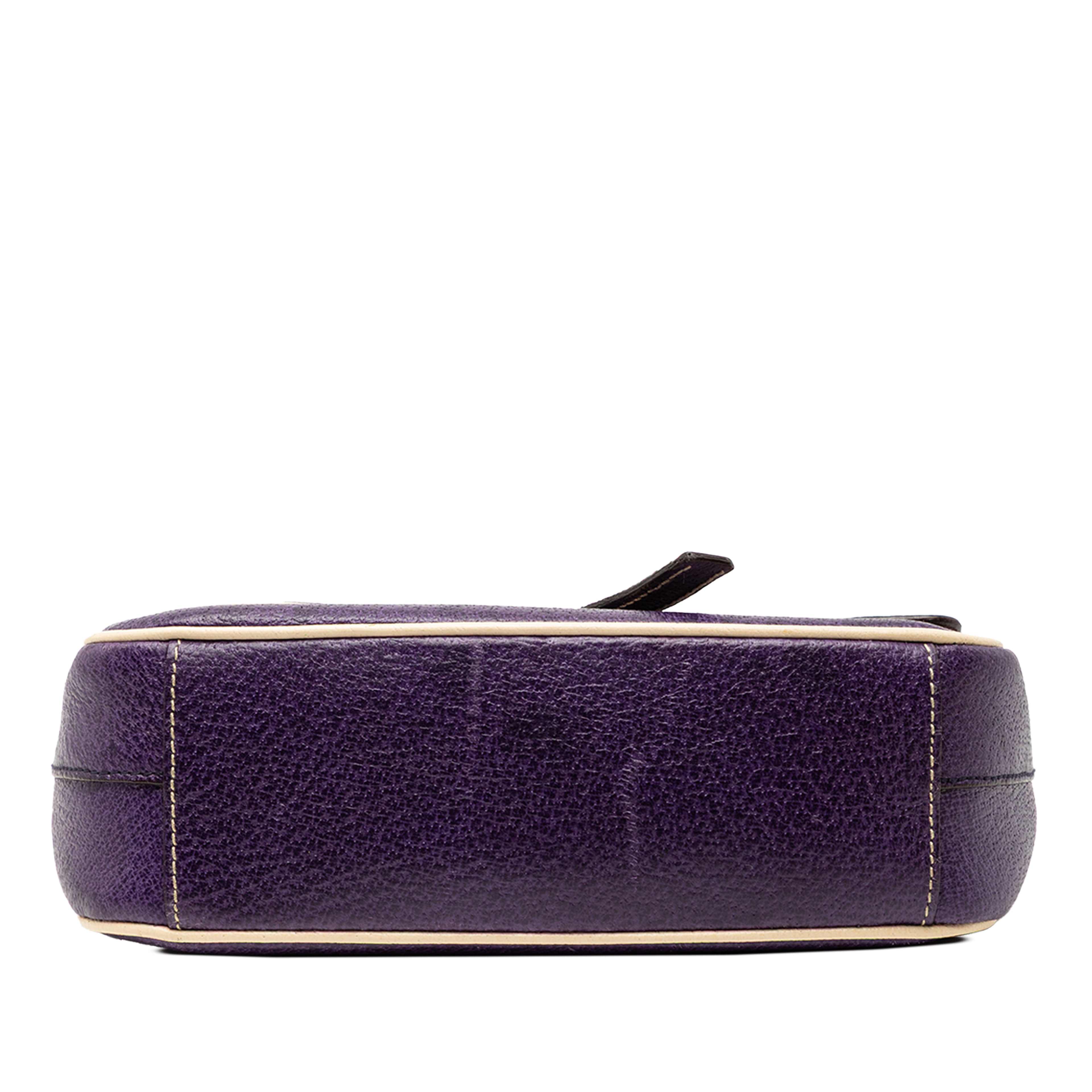 Prada Cinghiale Flap Shoulder Bag, från Luxclusif, i färgen purple. Klicka för att öppna bilden i stort format