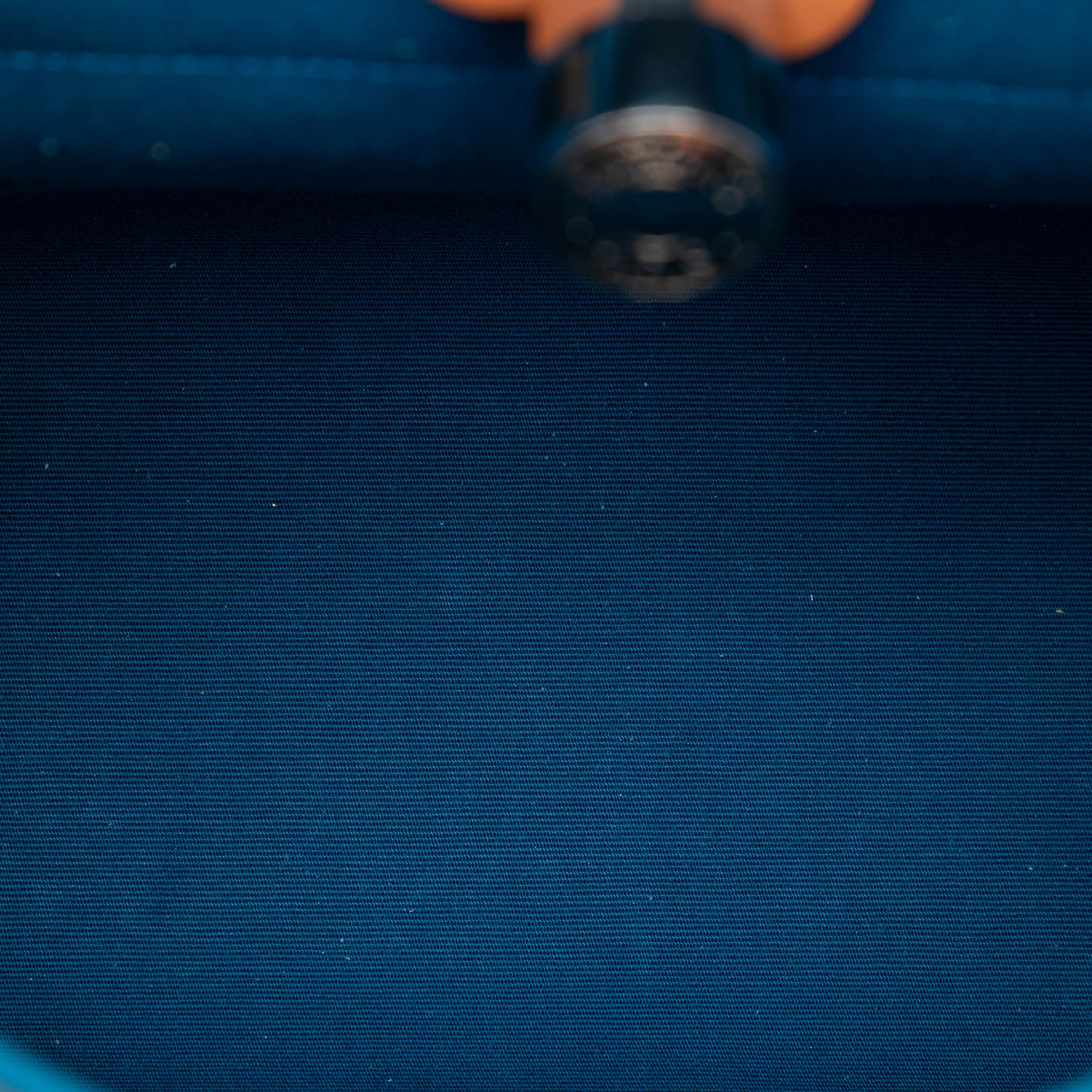 Hermès Toile Herbag Zip 31, från Luxclusif, i färgen blue. Klicka för att öppna bilden i stort format