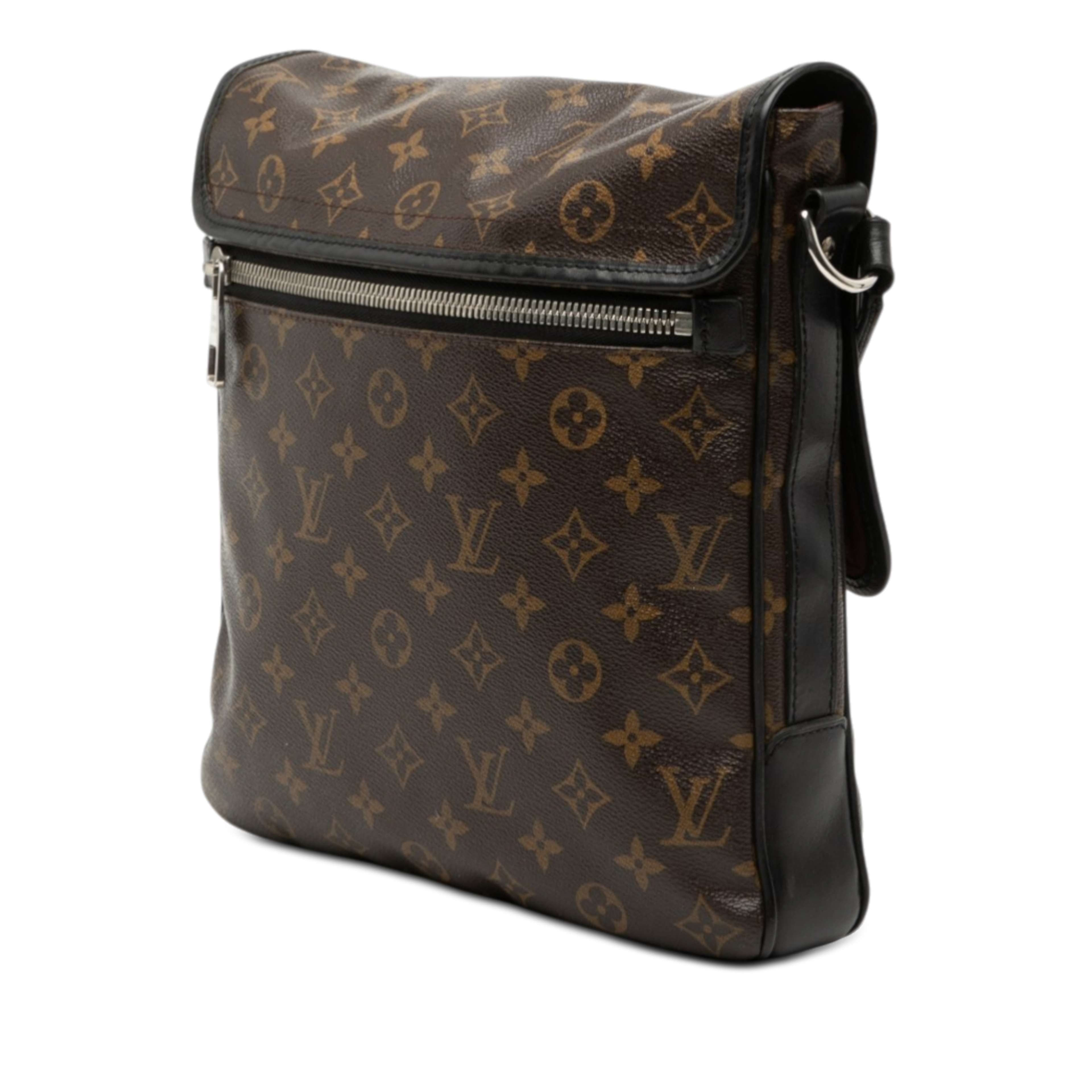 Louis Vuitton Monogram Macassar Bass Mm, från Luxclusif, i färgen brown. Klicka för att öppna bilden i stort format
