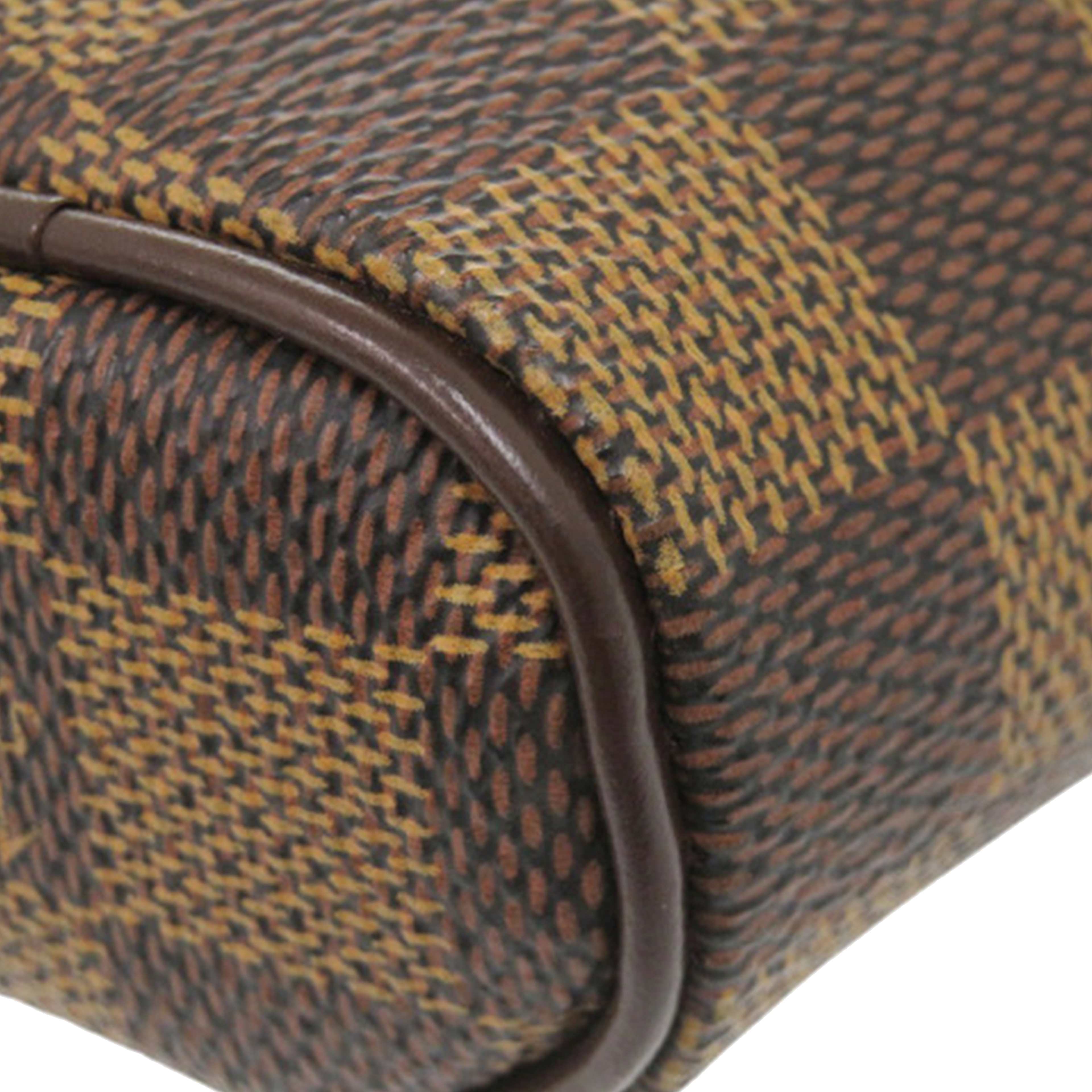 Louis Vuitton Damier Ebene Ipanema Pochette, från Luxclusif, i färgen brun. Klicka för att öppna bilden i stort format