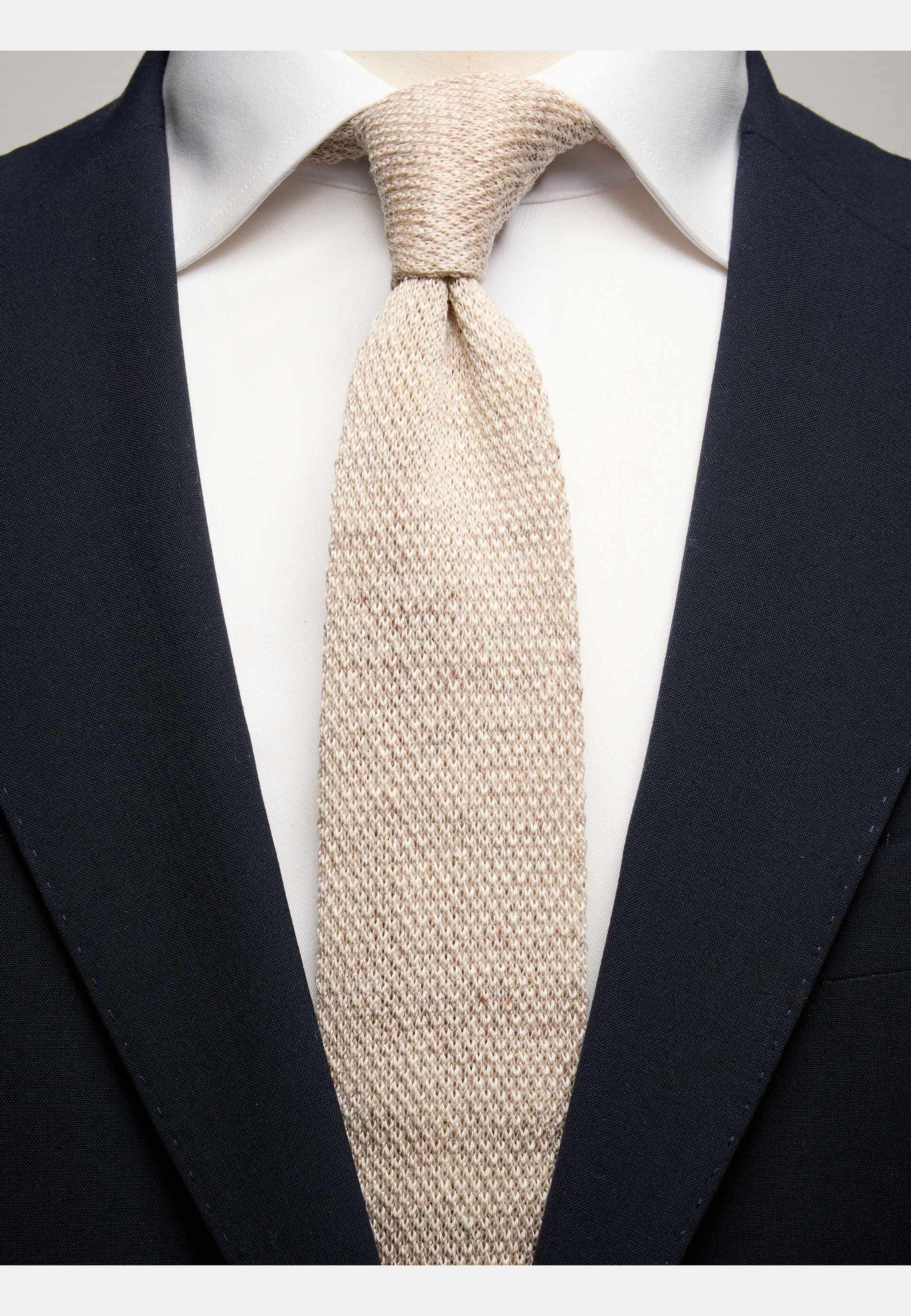 Linen Knitted Tie, från John Henric, i färgen cream. Klicka för att öppna bilden i stort format