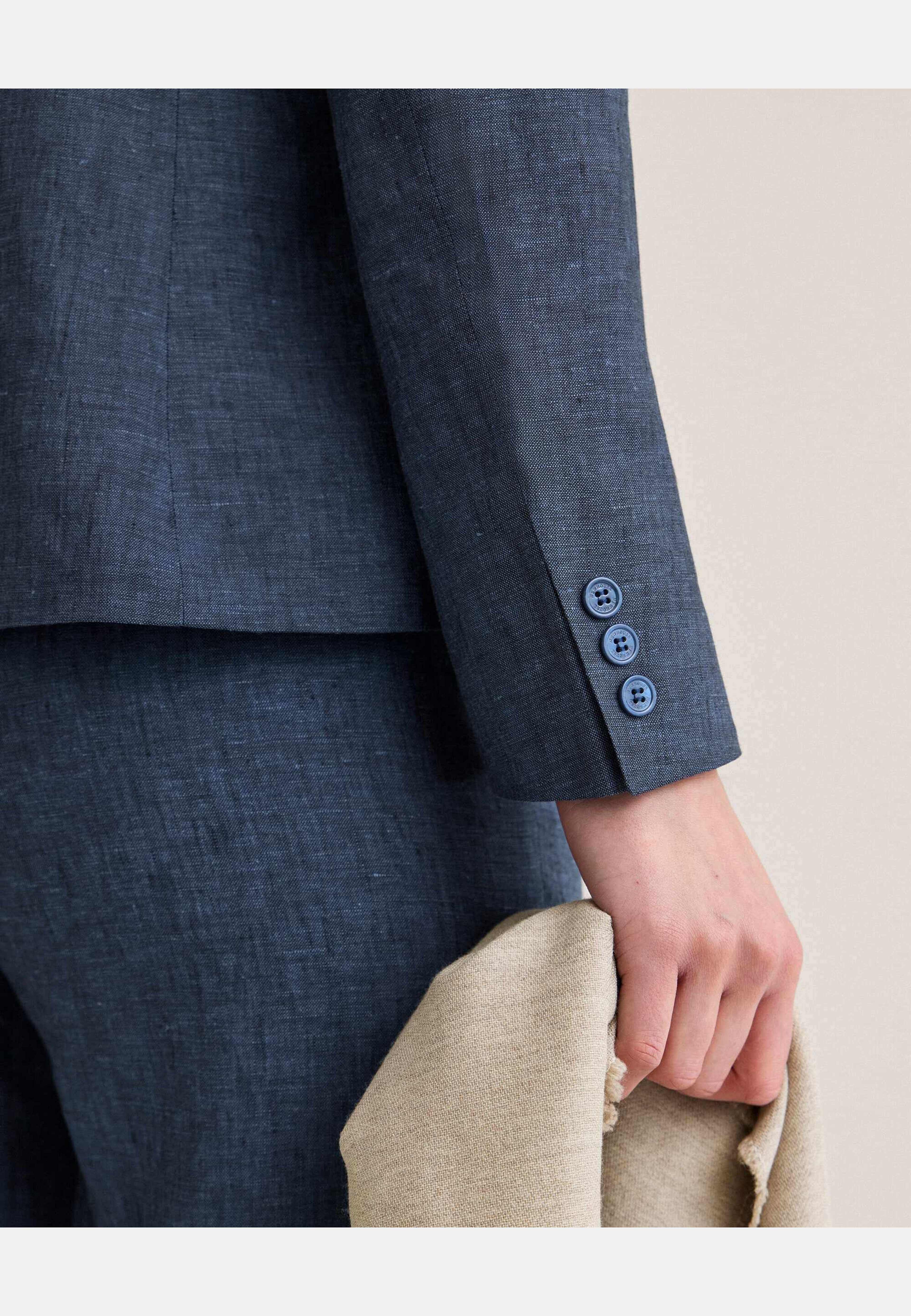 Amanda Linen Blazer, från Newhouse, i färgen mjuk marinblå. Klicka för att öppna bilden i stort format