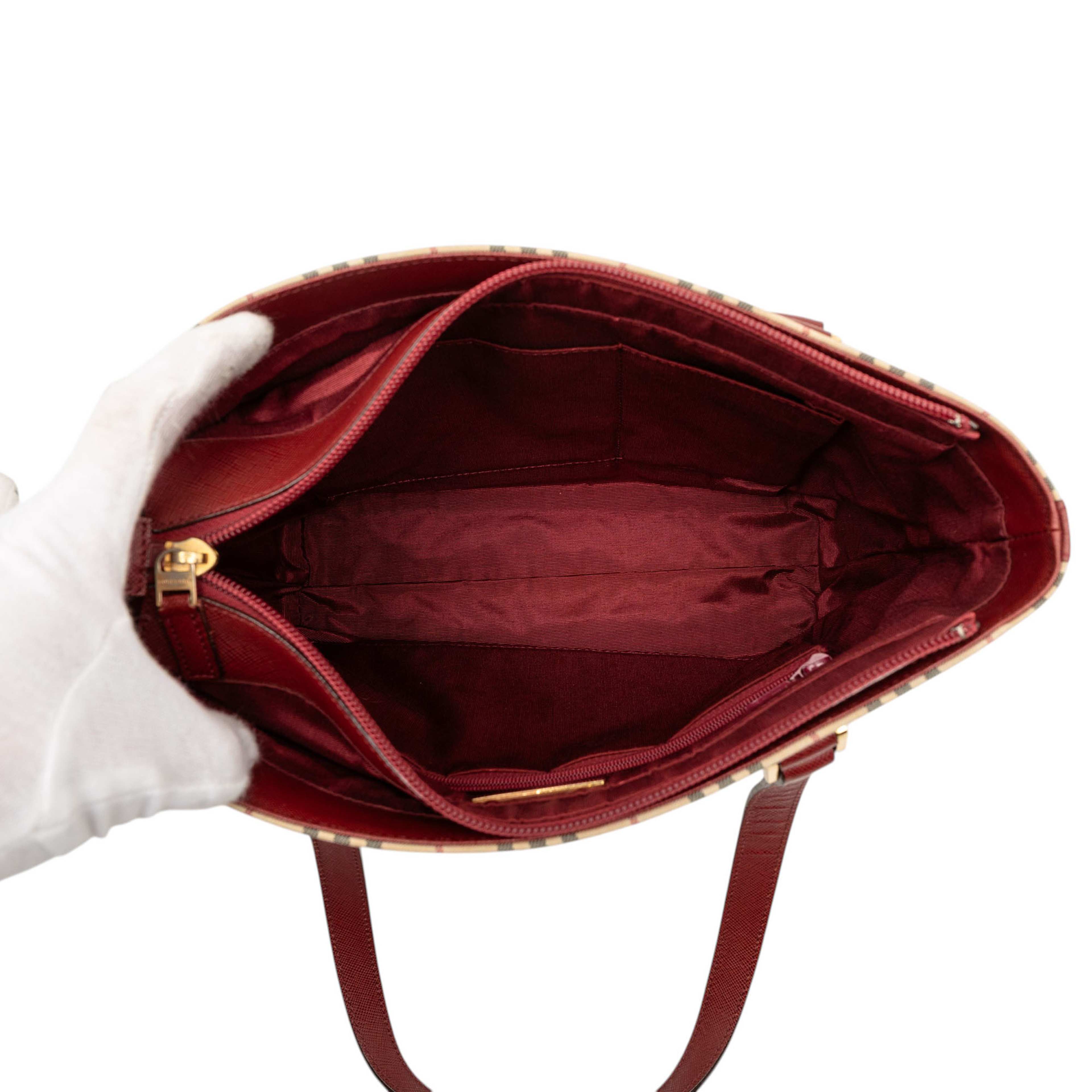 Burberry House Check Canvas Tote, från Luxclusif, i färgen beige. Klicka för att öppna bilden i stort format