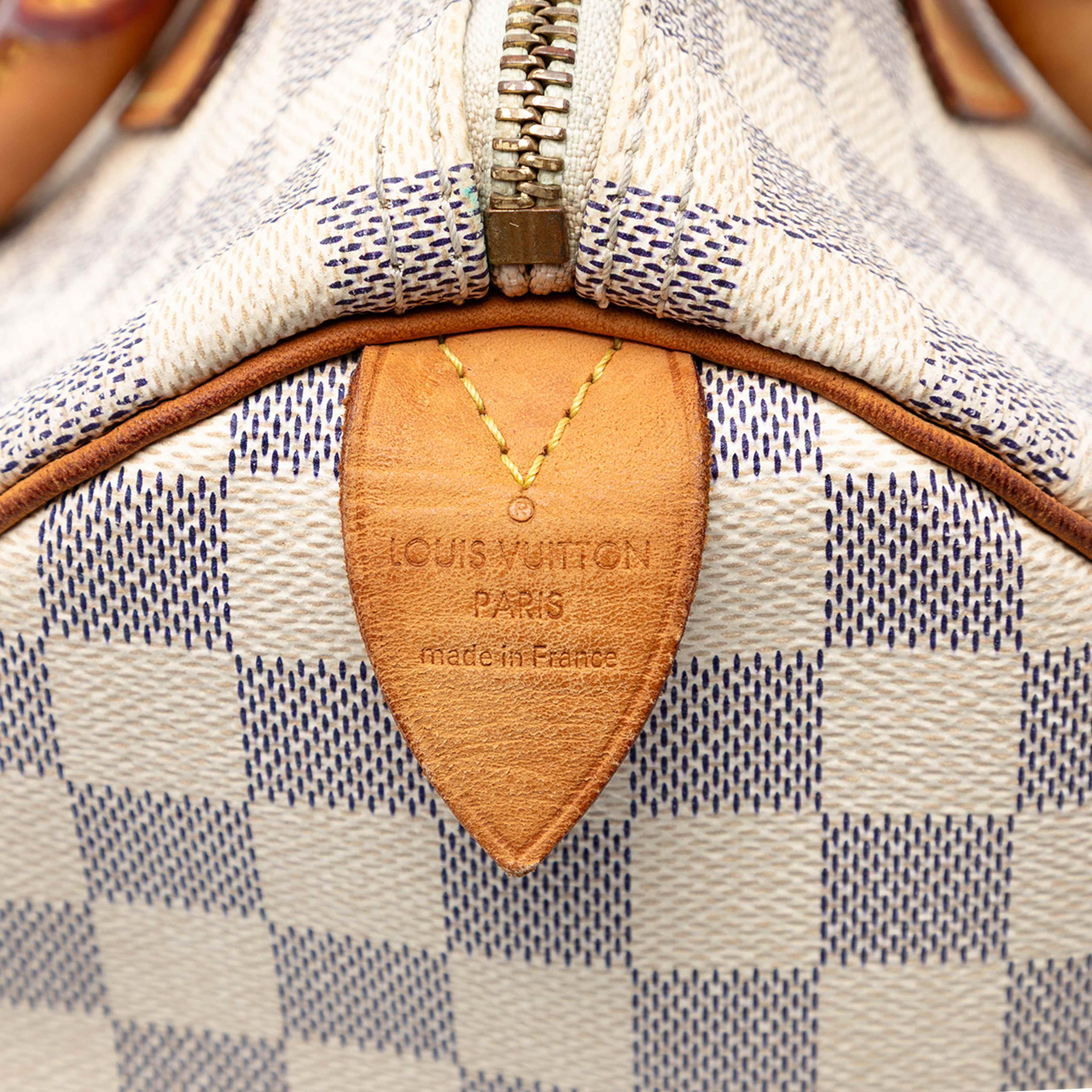 Louis Vuitton Damier Azur Speedy 30, från Luxclusif, i färgen white. Klicka för att öppna bilden i stort format