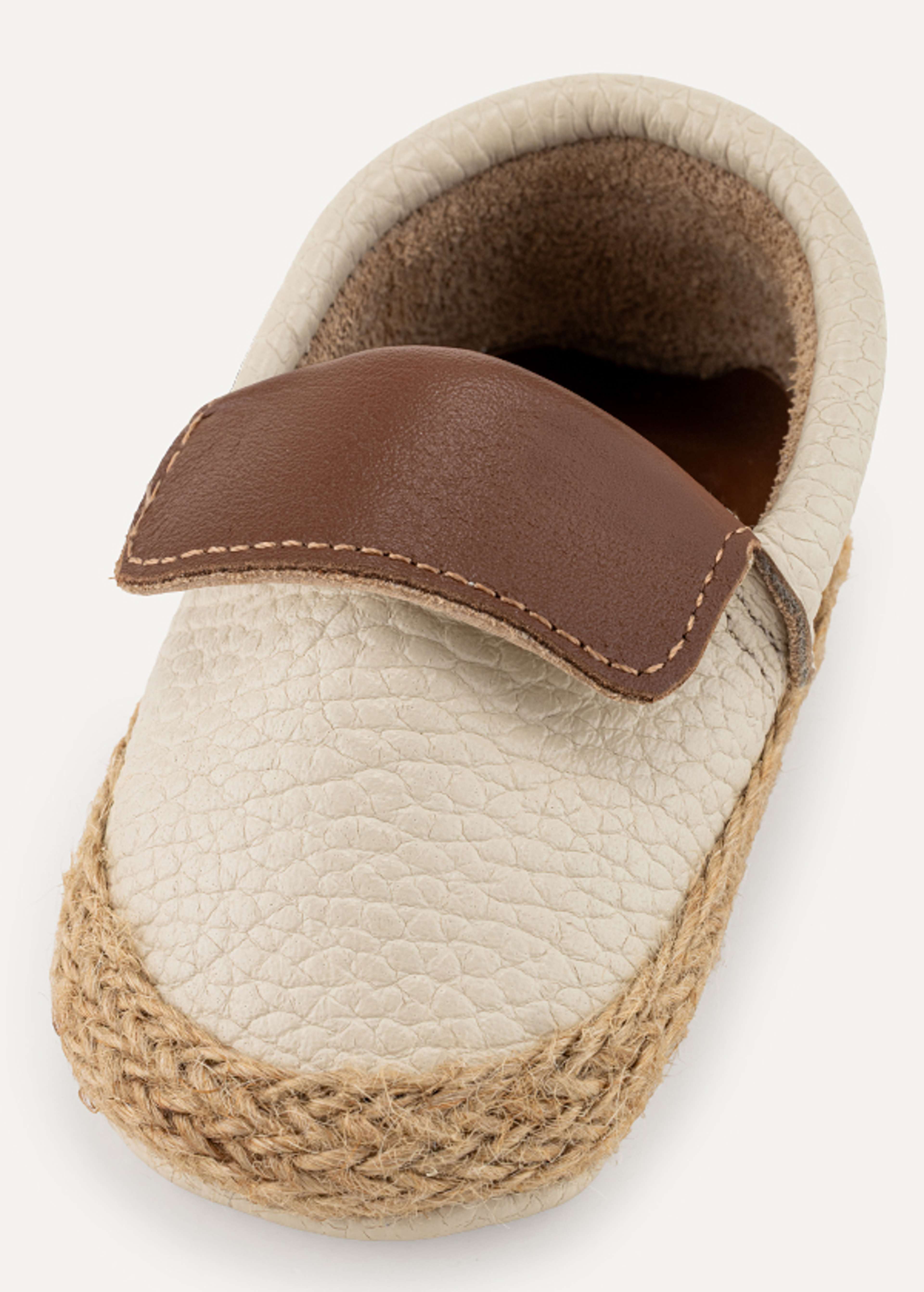 Bambam Espadrillos Barefoot, från Minimoca, i färgen beige. Klicka för att öppna bilden i stort format