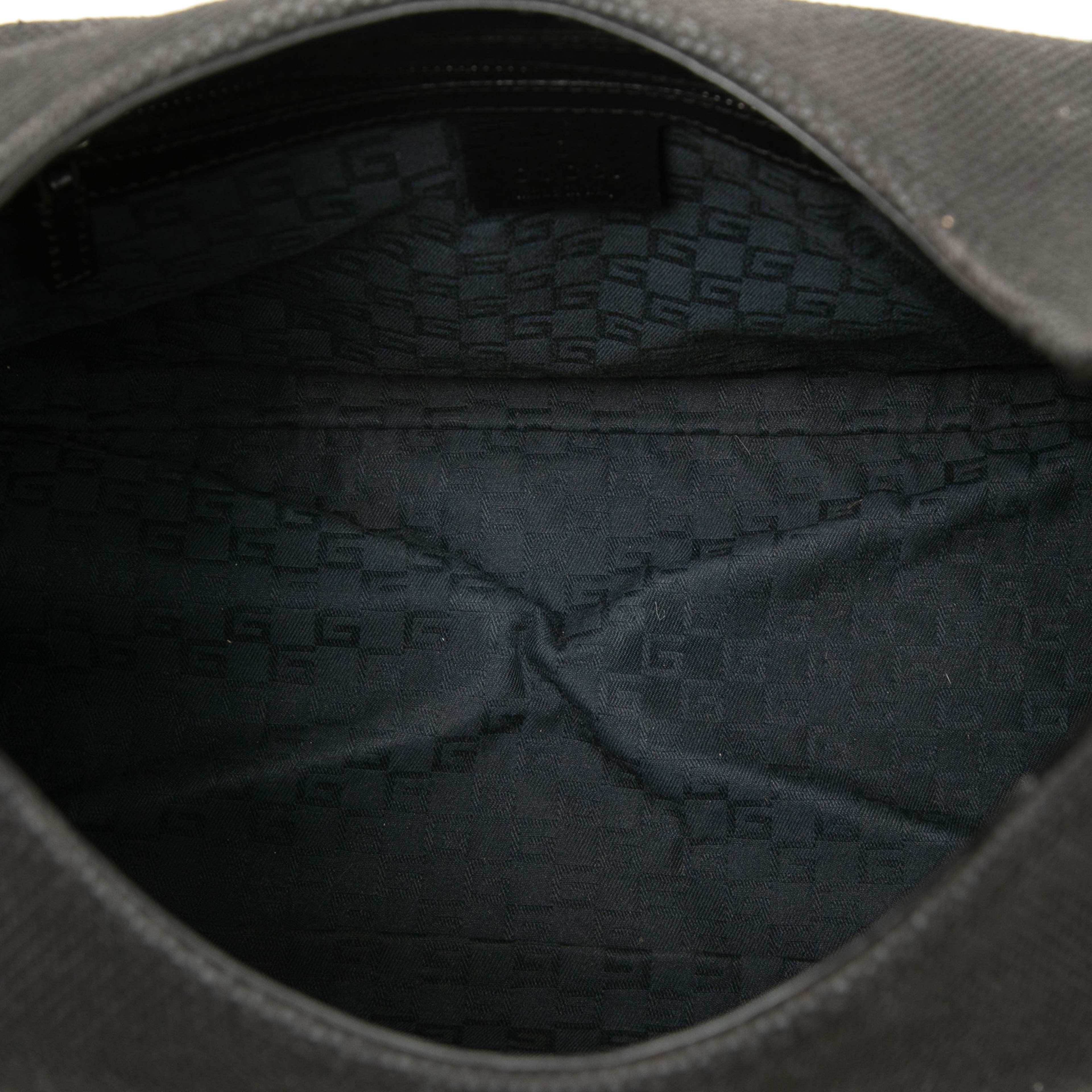 Gucci Canvas Shoulder Bag, från Luxclusif, i färgen black. Klicka för att öppna bilden i stort format