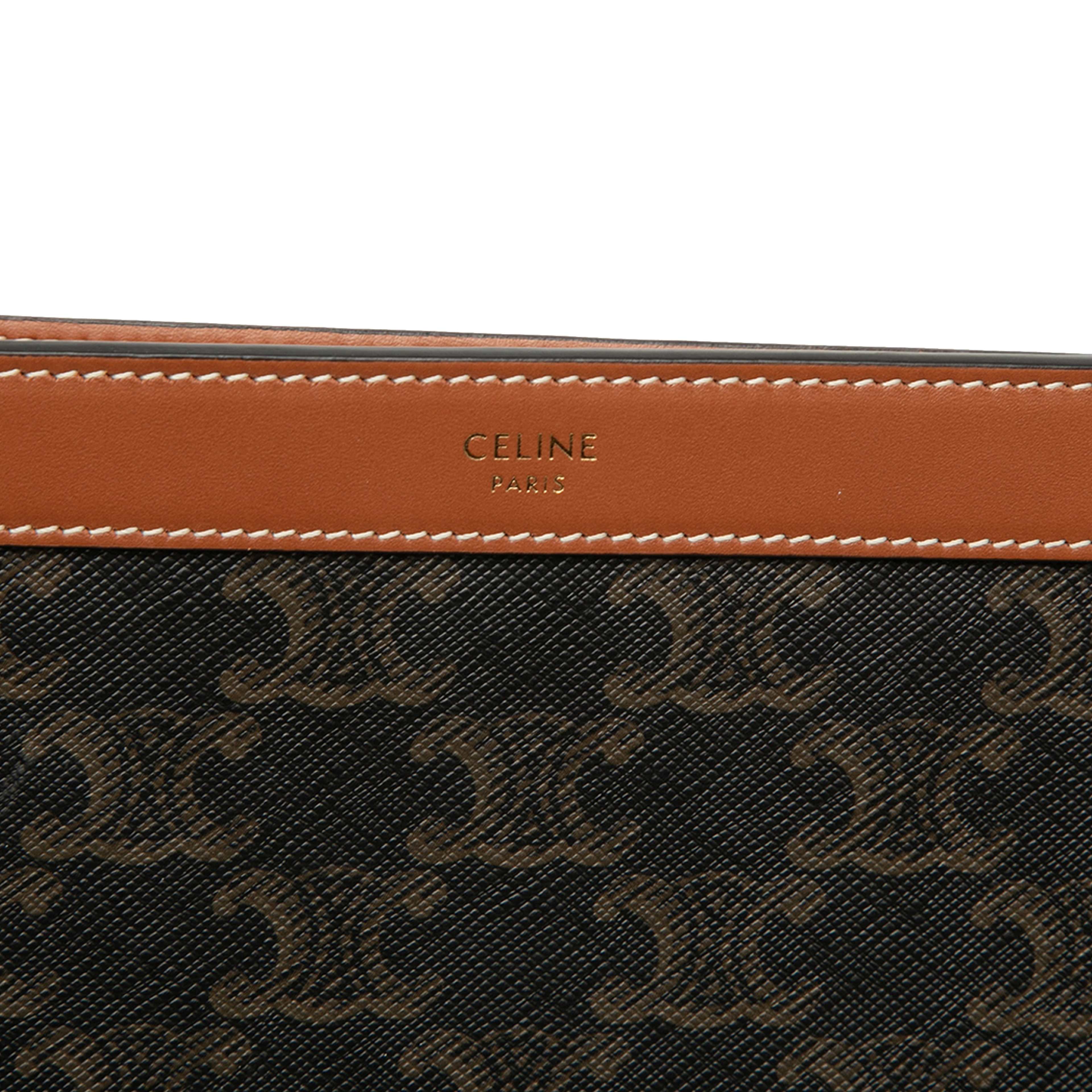 Celine Triomphe Coated Canvas Clutch, från Luxclusif, i färgen brun. Klicka för att öppna bilden i stort format