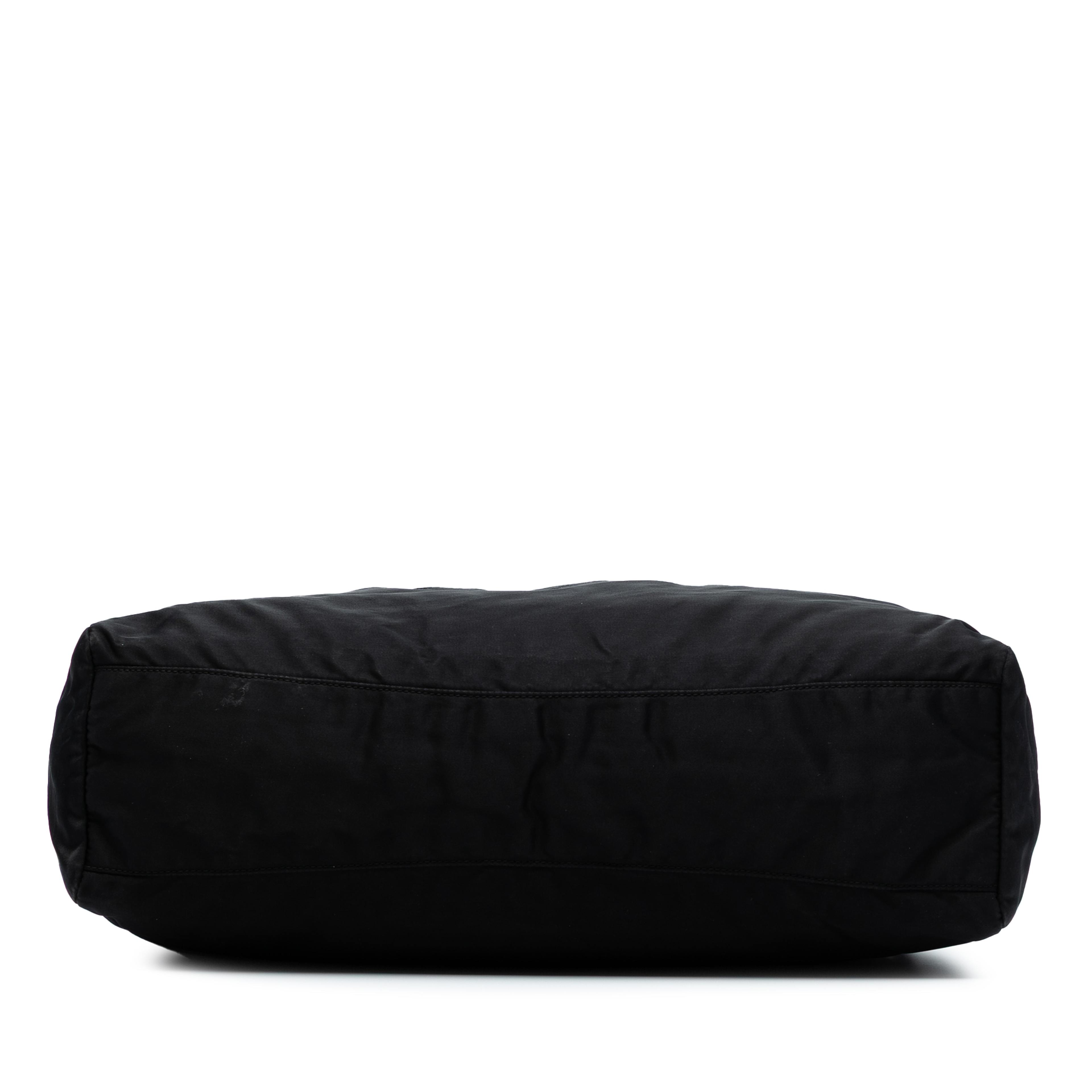 Prada Tessuto Logo Drawstring Tote, från Luxclusif, i färgen black. Klicka för att öppna bilden i stort format