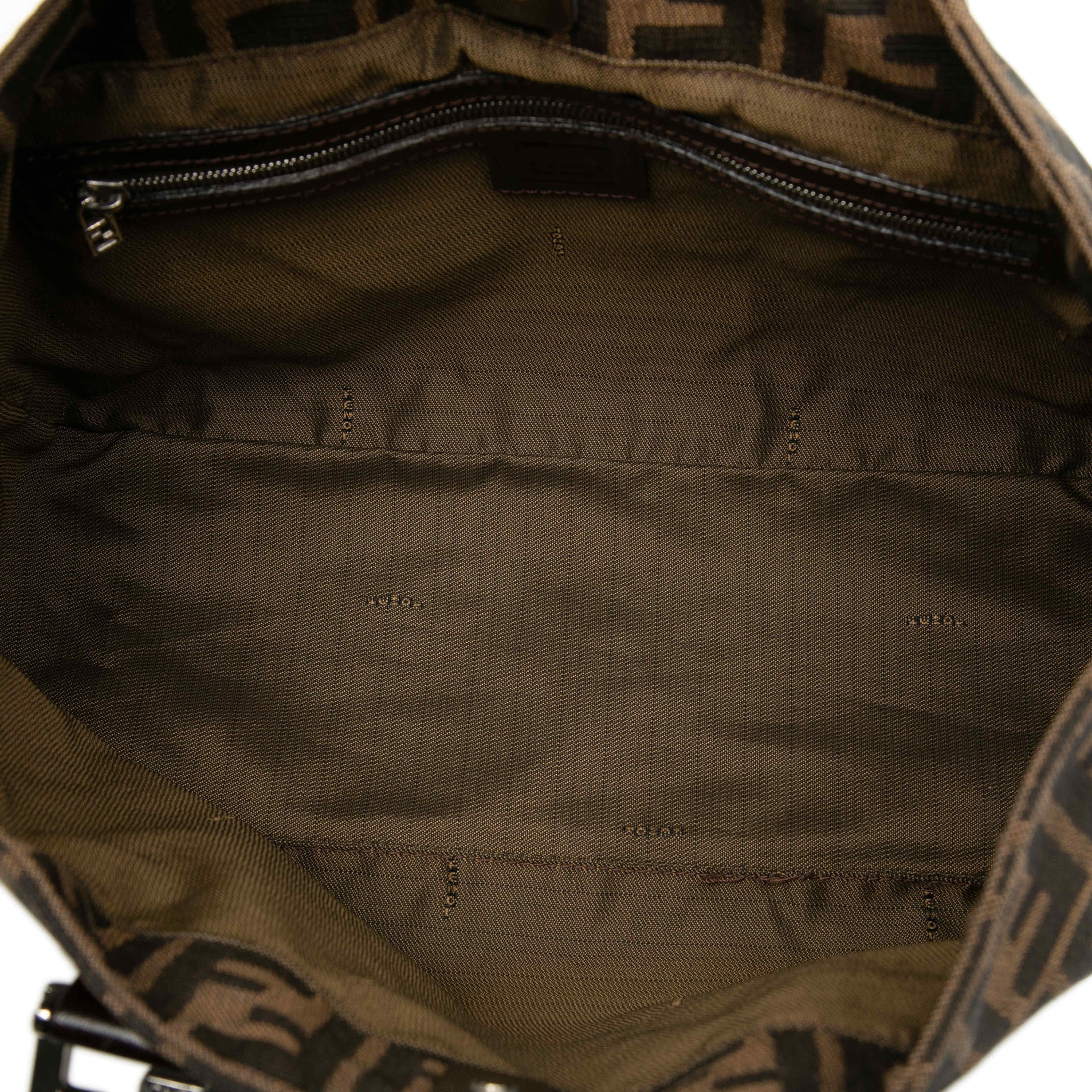 Fendi Small Zucca Canvas Twins Tote, från Luxclusif, i färgen brown. Klicka för att öppna bilden i stort format