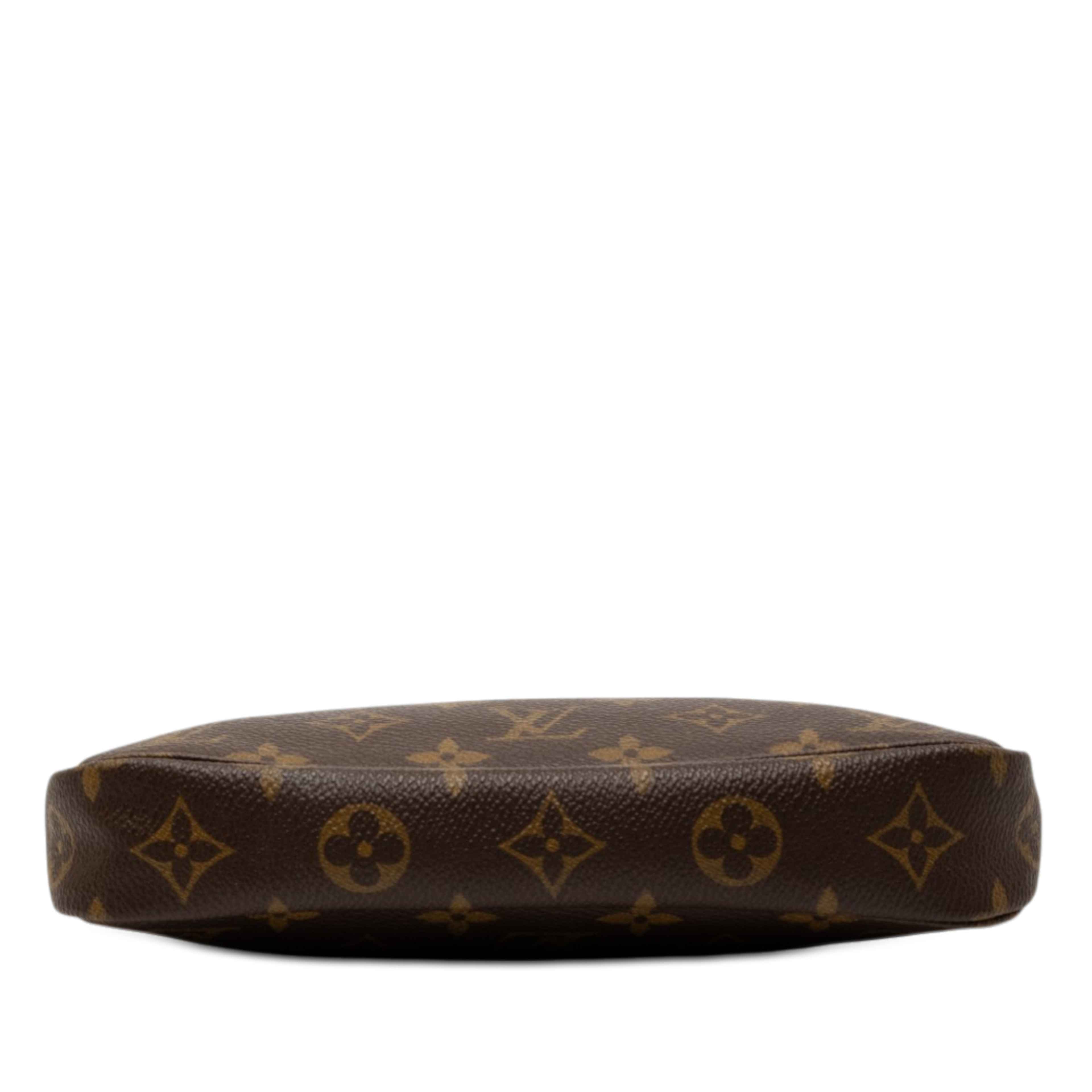 Louis Vuitton Monogram Pochette Accessoires, från Luxclusif, i färgen brown. Klicka för att öppna bilden i stort format