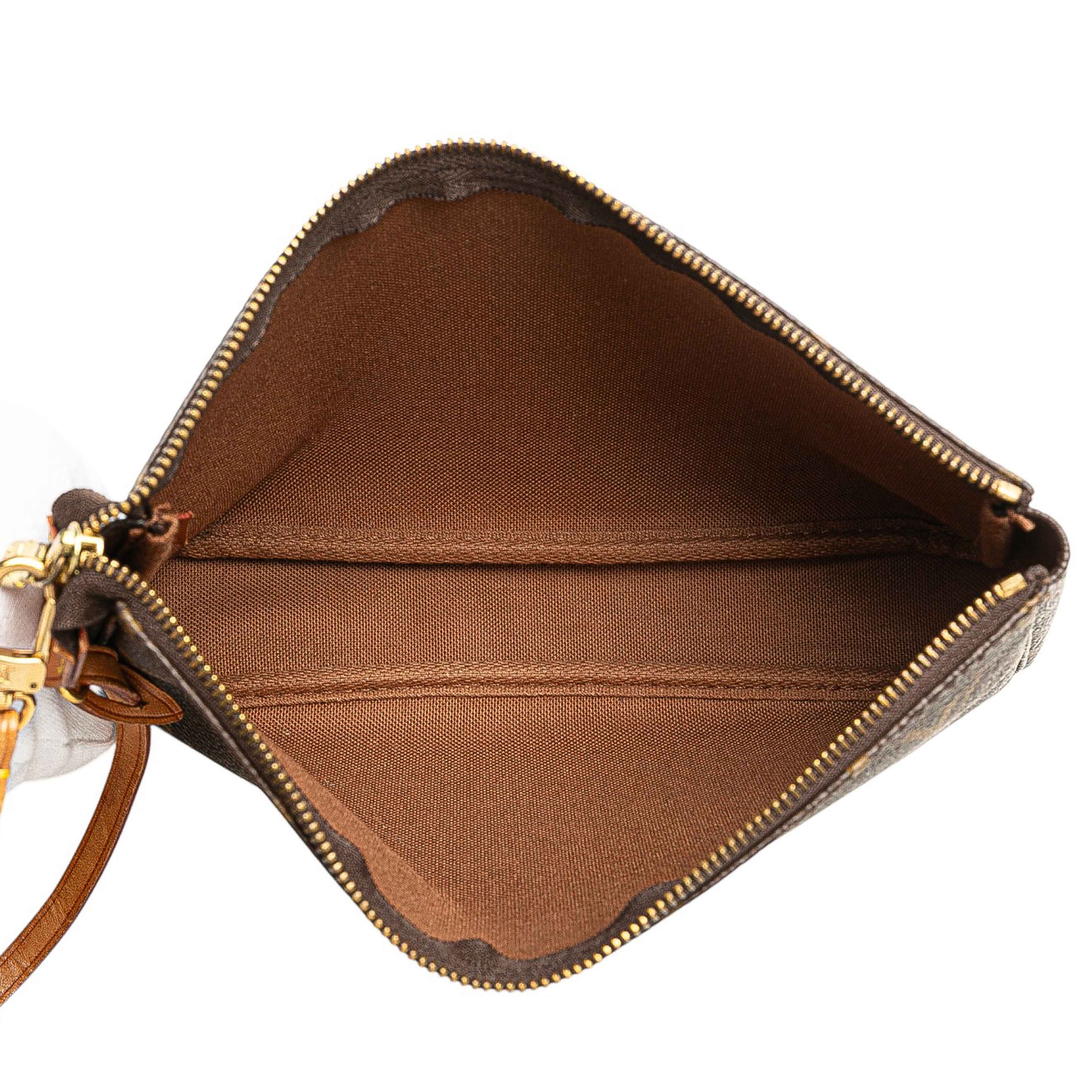 Louis Vuitton Monogram Pochette Accessoires, från Luxclusif, i färgen brown. Klicka för att öppna bilden i stort format